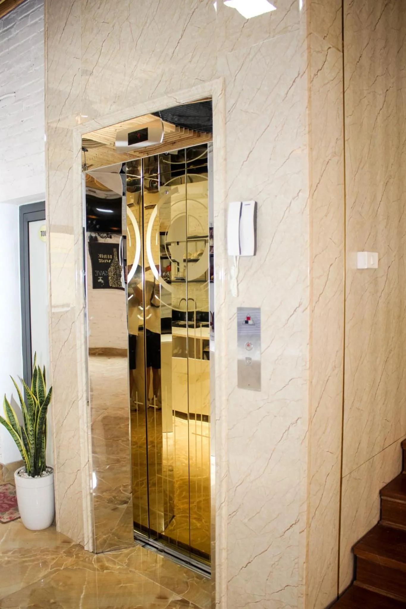 elevator in AROMA Ha Long Hotel