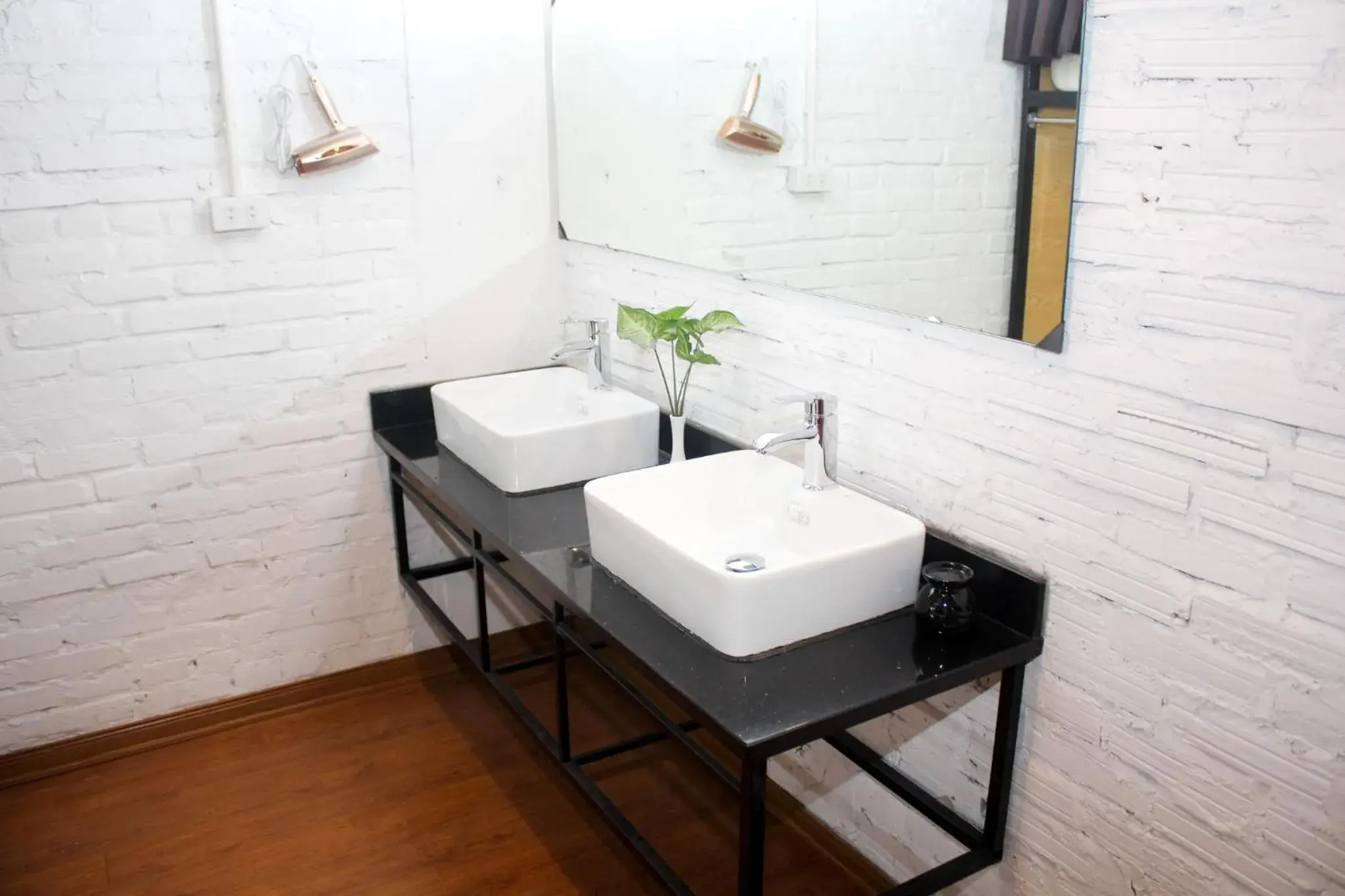 Bunk Bed in Mixed Dormitory Room in AROMA Ha Long Hotel Bunk Bed in Mixed Dormitory Room in AROMA Ha Long Hotel