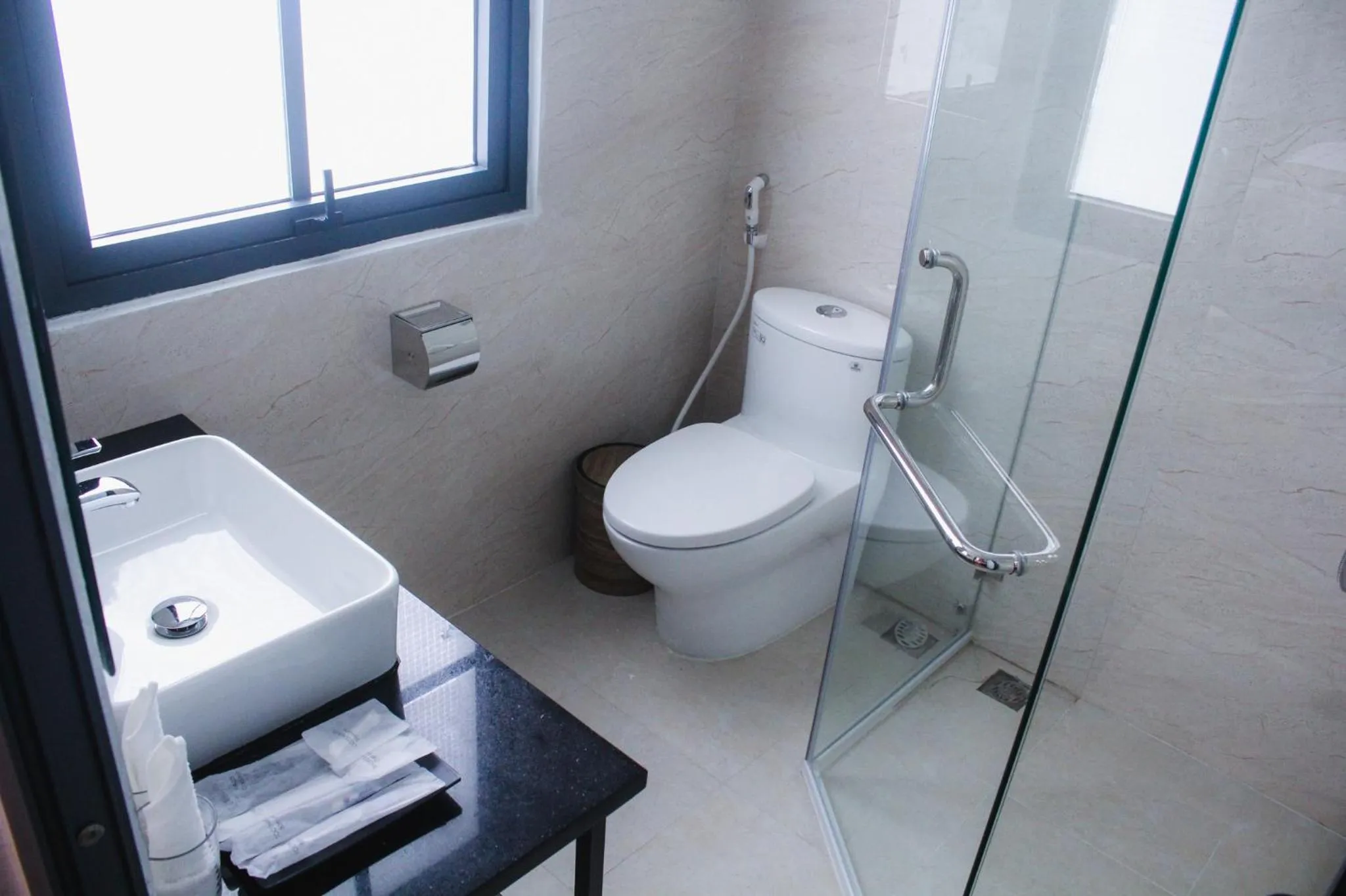 Toilet in AROMA Ha Long Hotel