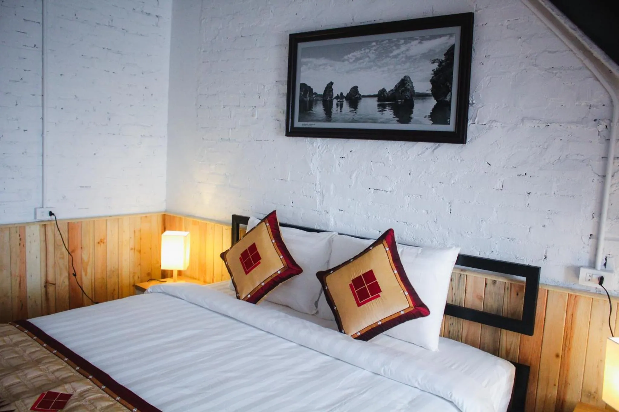 Bed in AROMA Ha Long Hotel