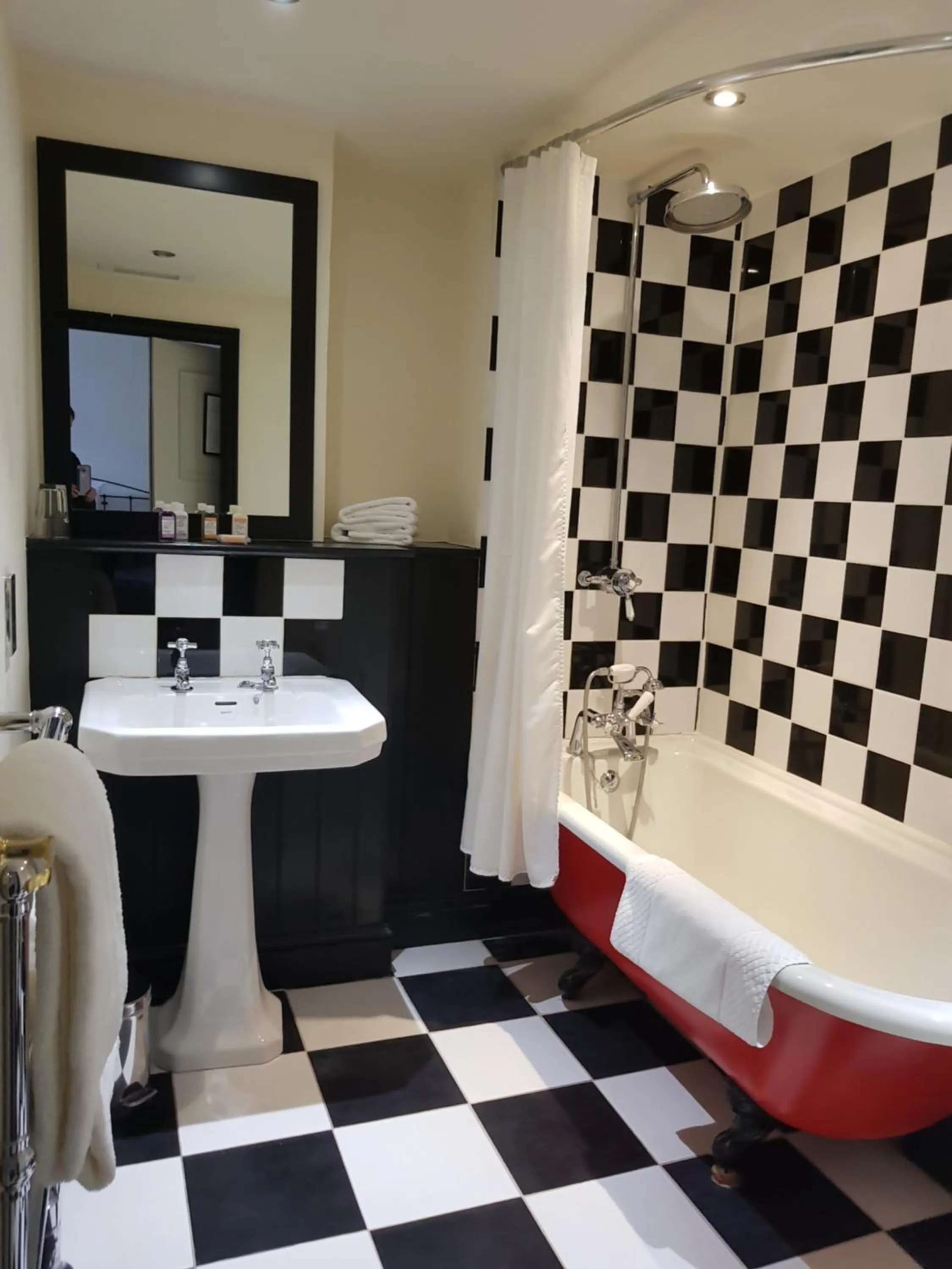 Bathroom in Kings Head Holt