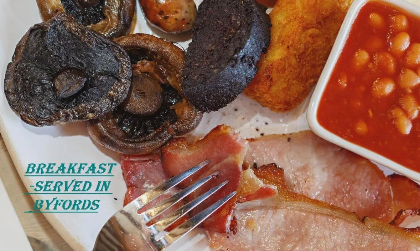 Food and drinks in Kings Head Holt