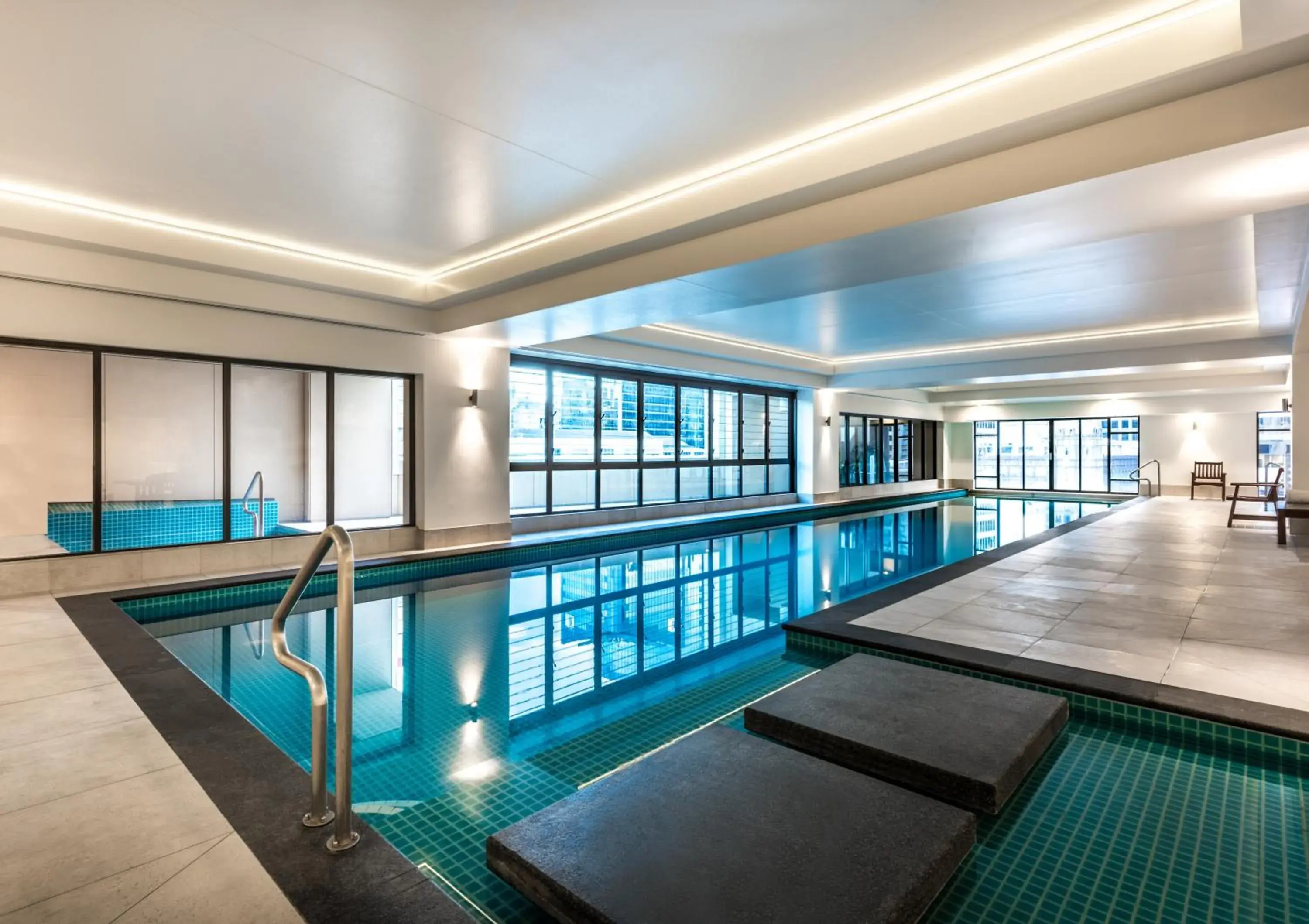 Swimming pool in Avani Metropolis Auckland Residences Swimming pool in Avani Metropolis Auckland Residences