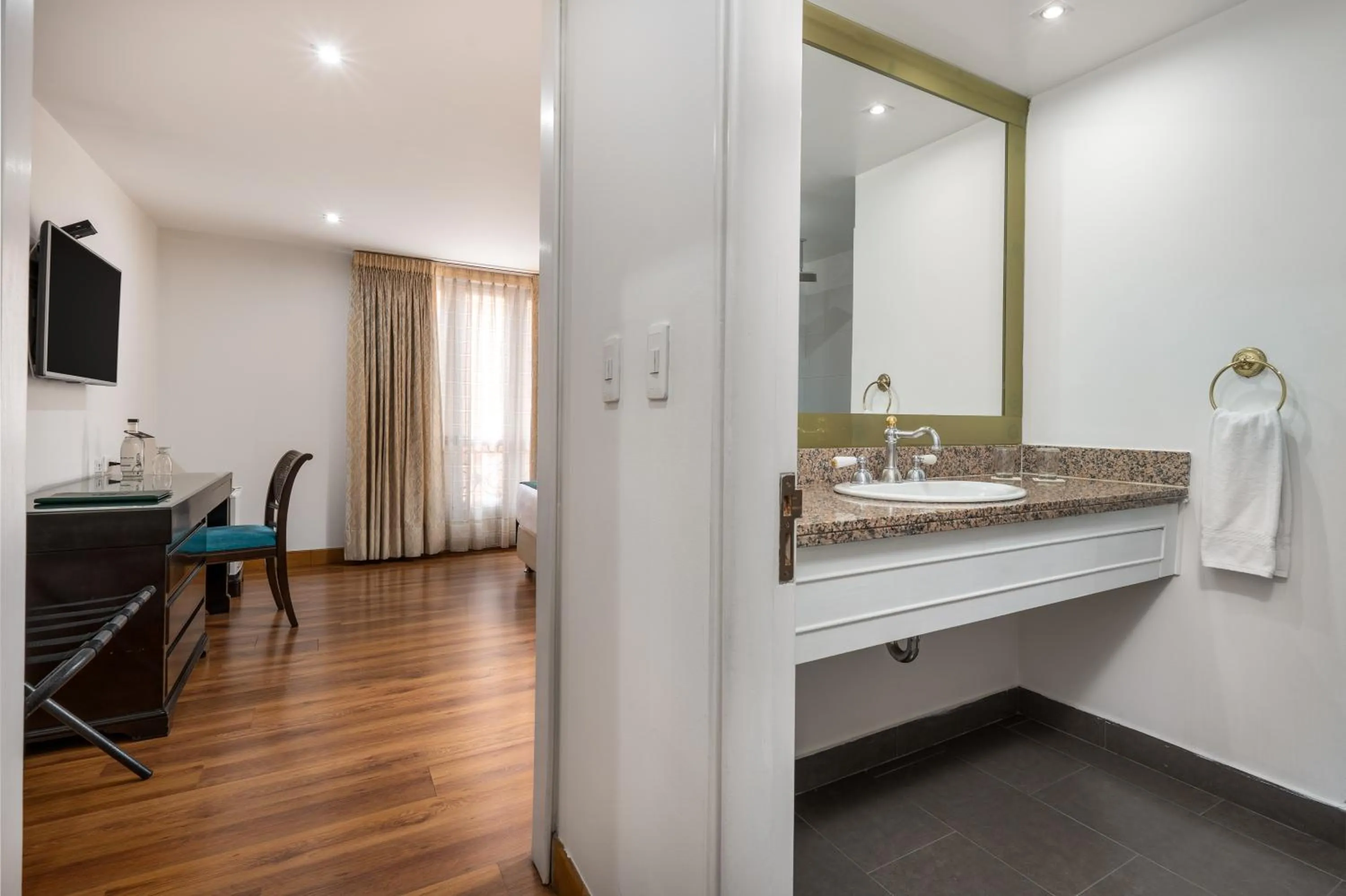 Bathroom in Hotel Le Manoir Bogotá