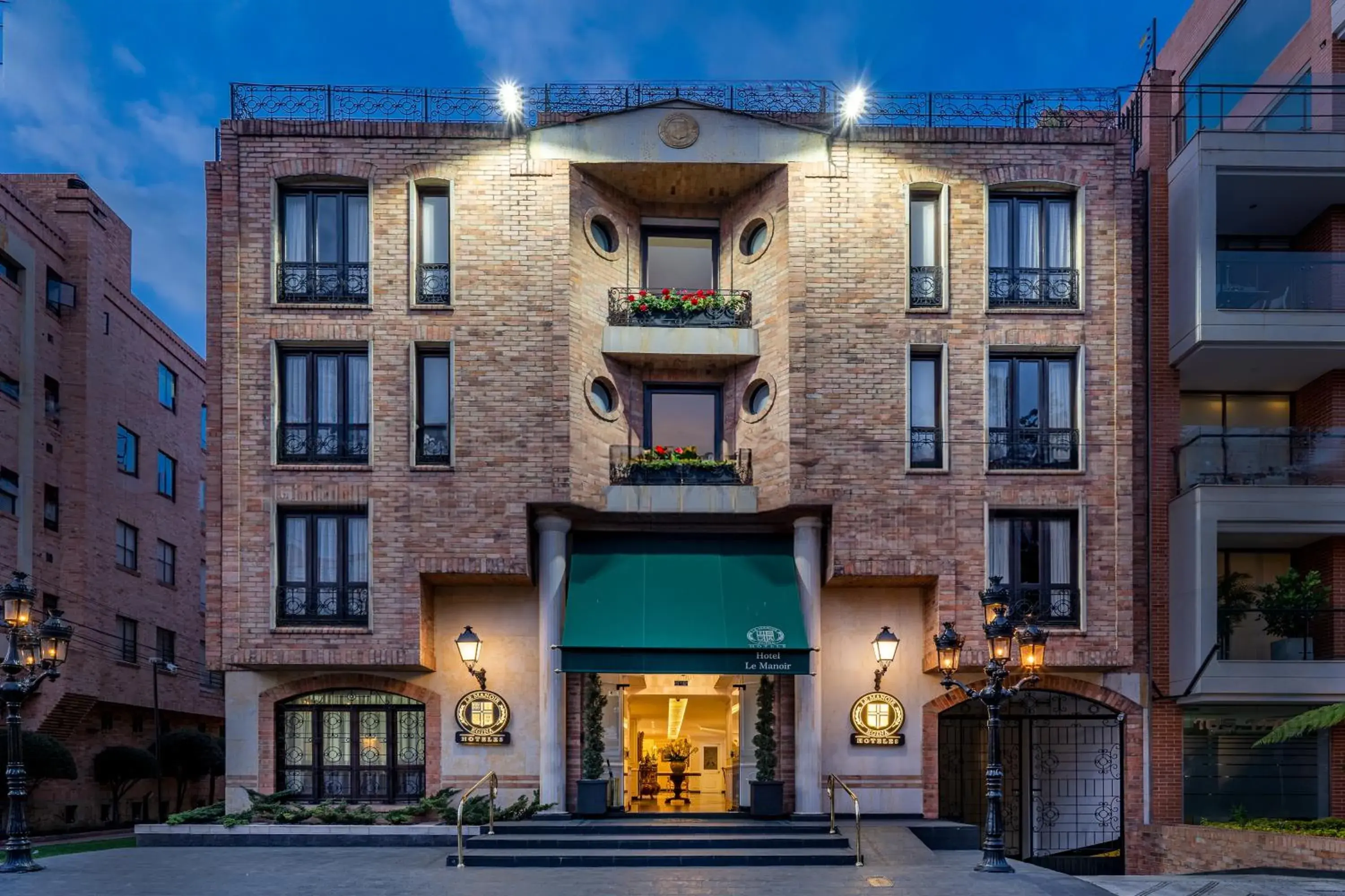 Property building in Hotel Le Manoir Bogotá Property building in Hotel Le Manoir Bogotá