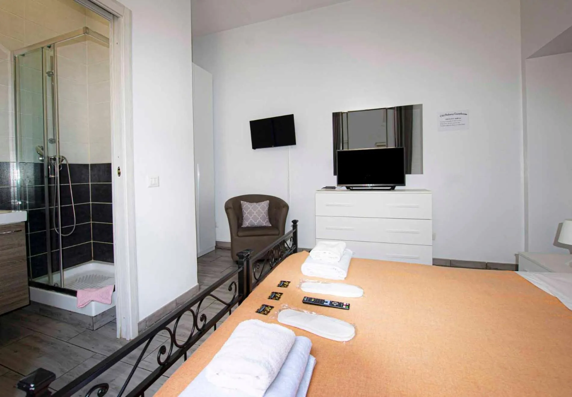 Bed in Old Bakery Rome GuestHouse