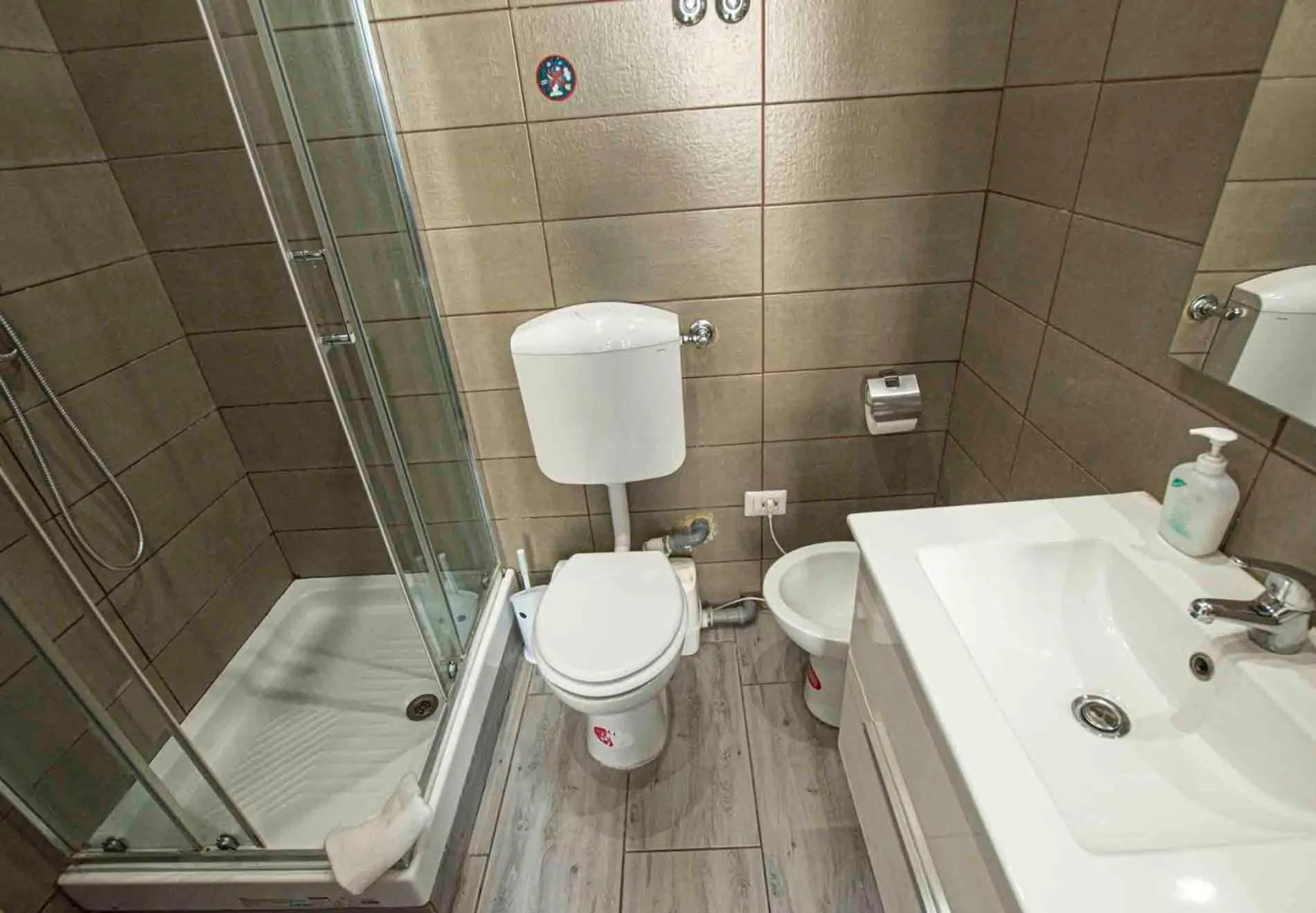 Shower in Old Bakery Rome GuestHouse