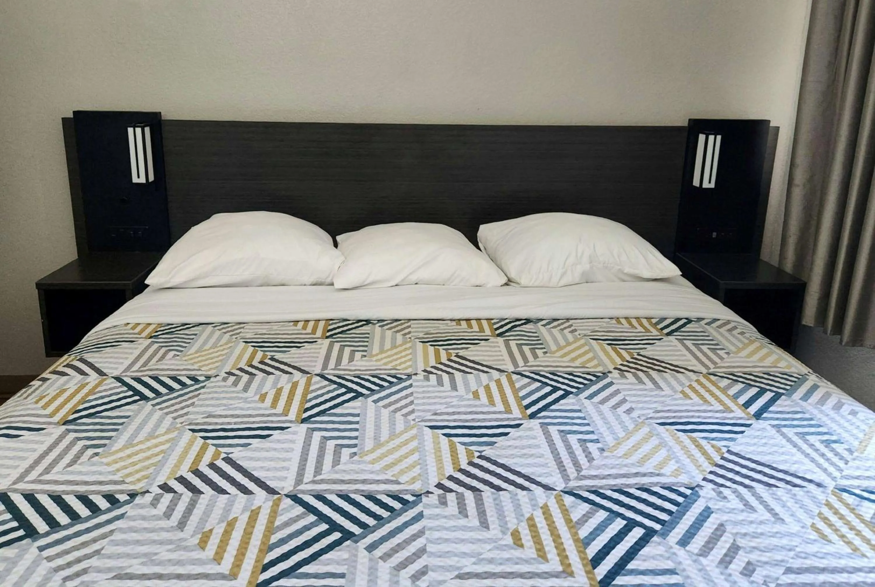 Photo of the whole room in Baymont by Wyndham San Antonio Airport