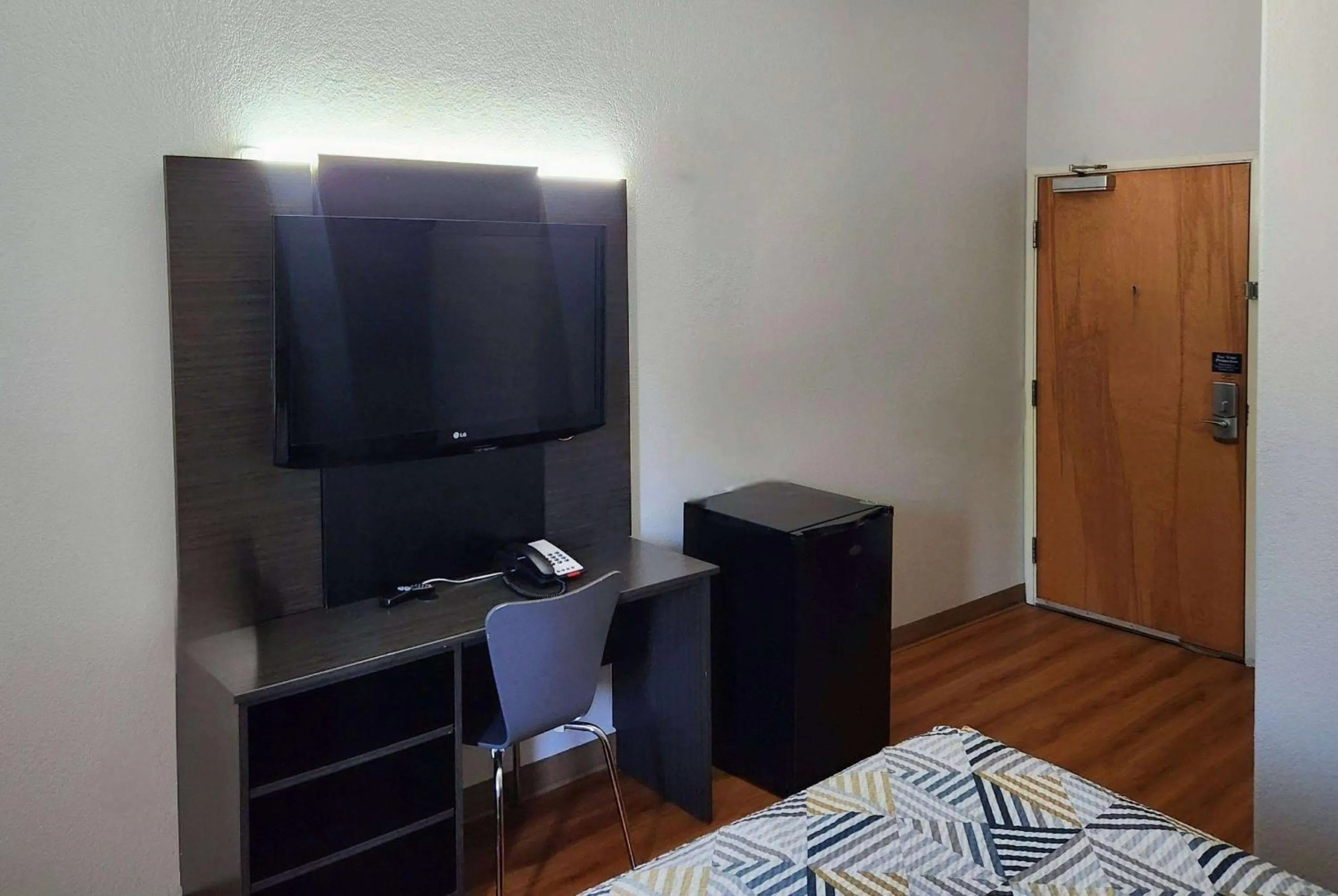 Photo of the whole room in Baymont by Wyndham San Antonio Airport