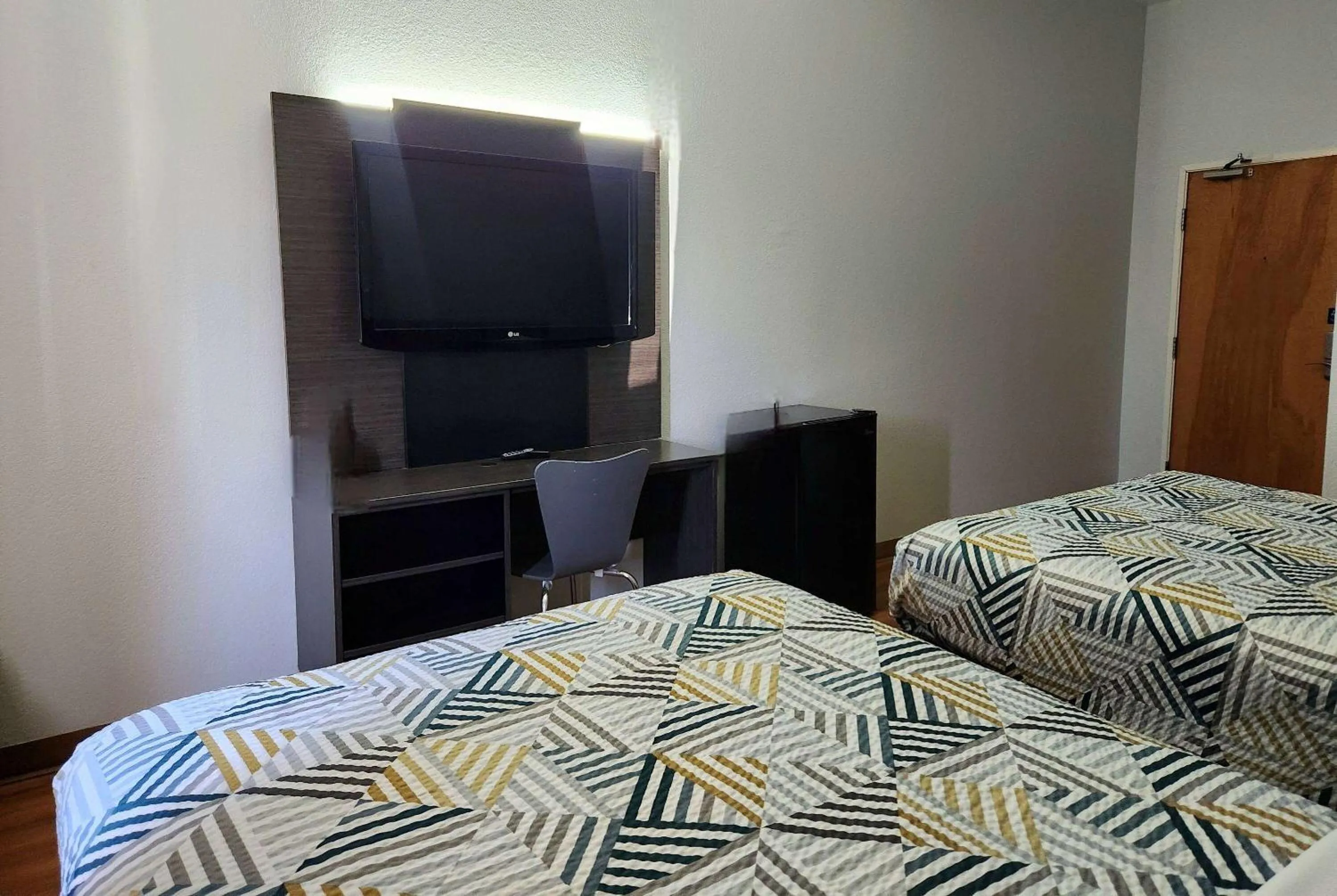 Photo of the whole room in Baymont by Wyndham San Antonio Airport