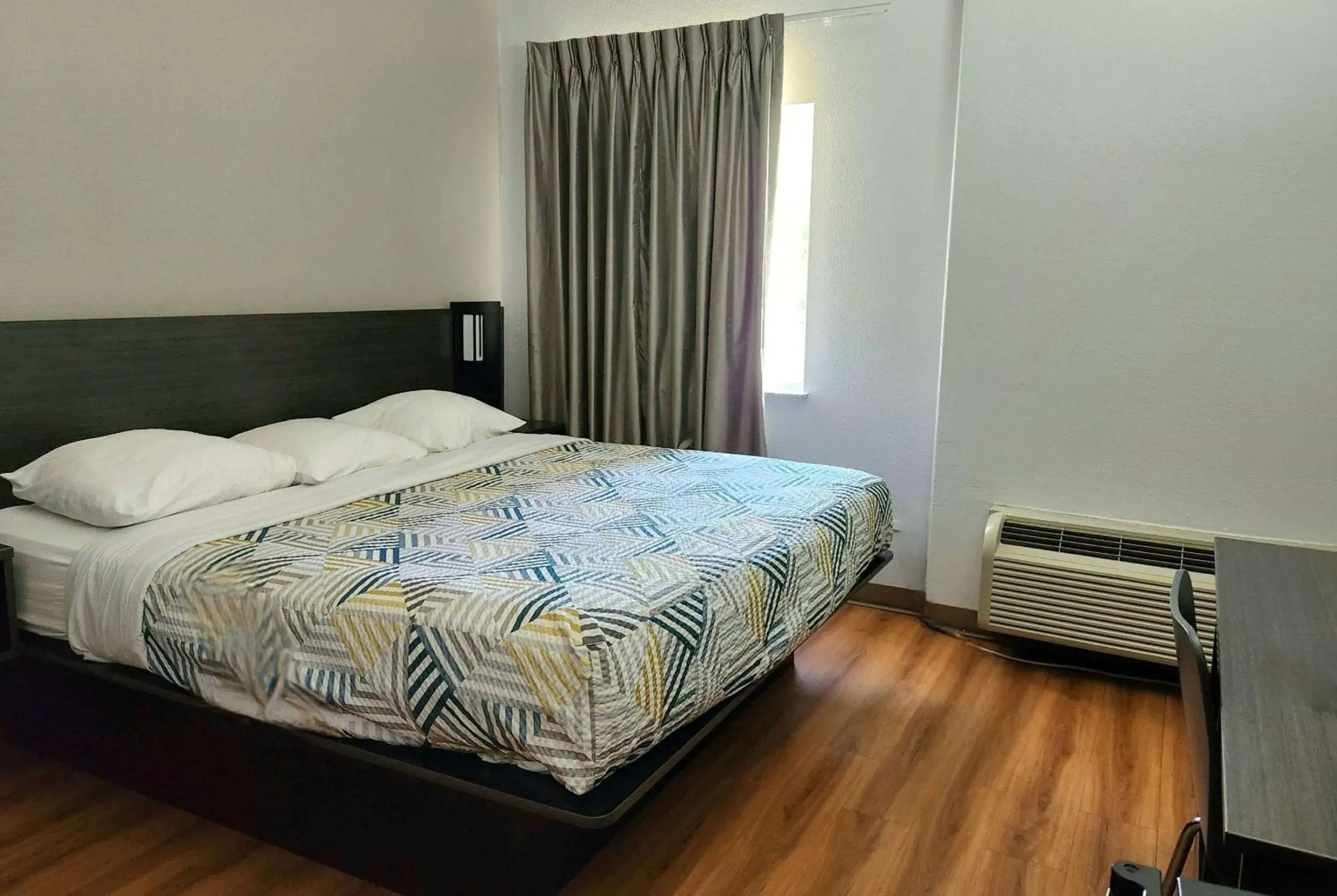 Photo of the whole room, Bed in Baymont by Wyndham San Antonio Airport Photo of the whole room, Bed in Baymont by Wyndham San Antonio Airport