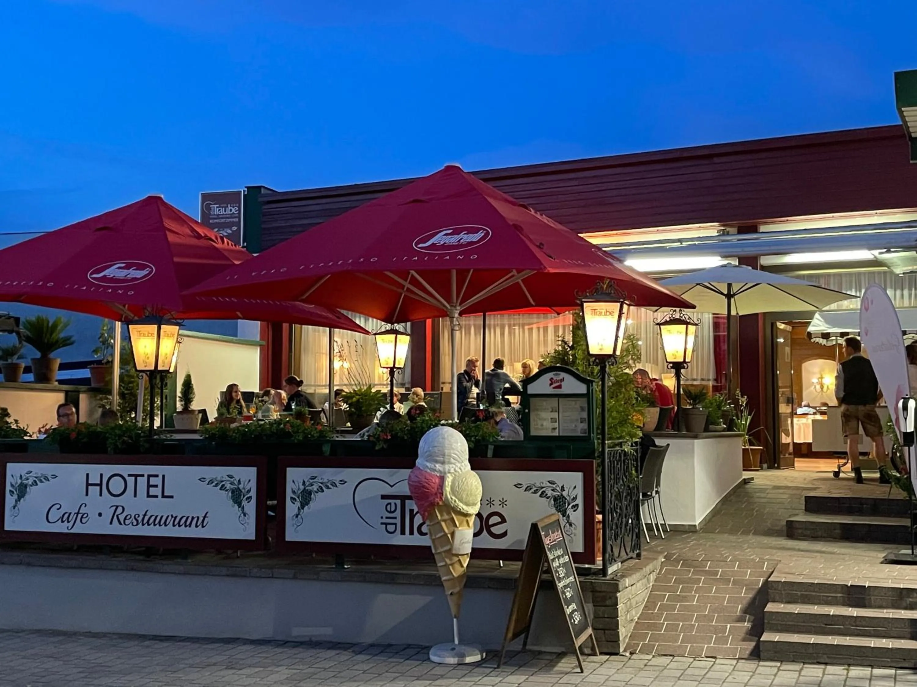 Restaurant/places to eat in Hotel die Traube