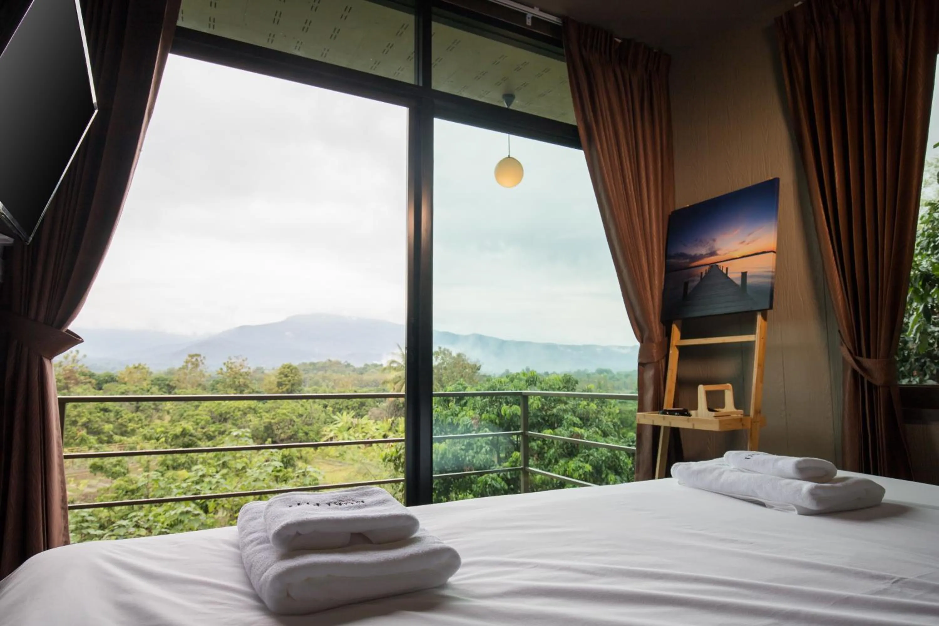 Bedroom, Bed in Thanburi resort