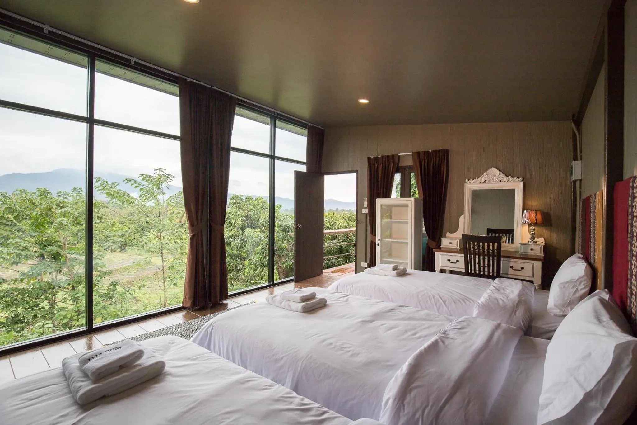 Mountain view, Bed in Thanburi resort