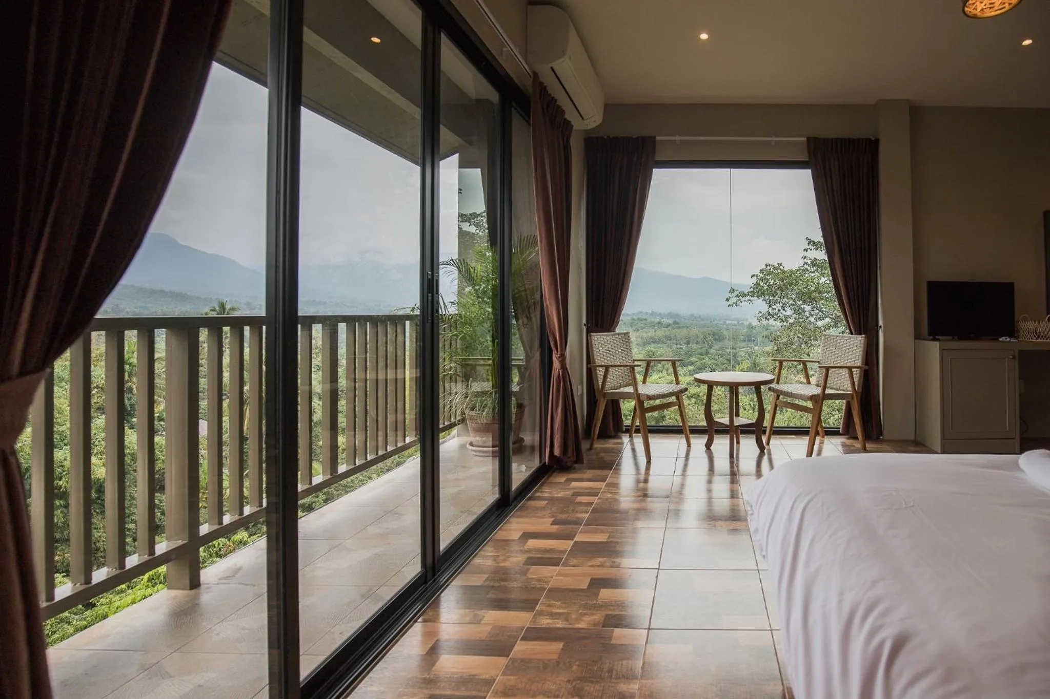 Mountain view, Bed in Thanburi resort