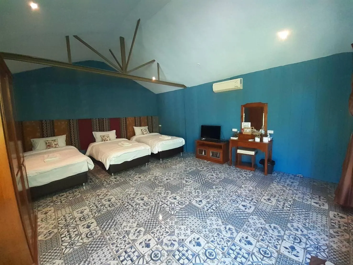 Bed in Thanburi resort