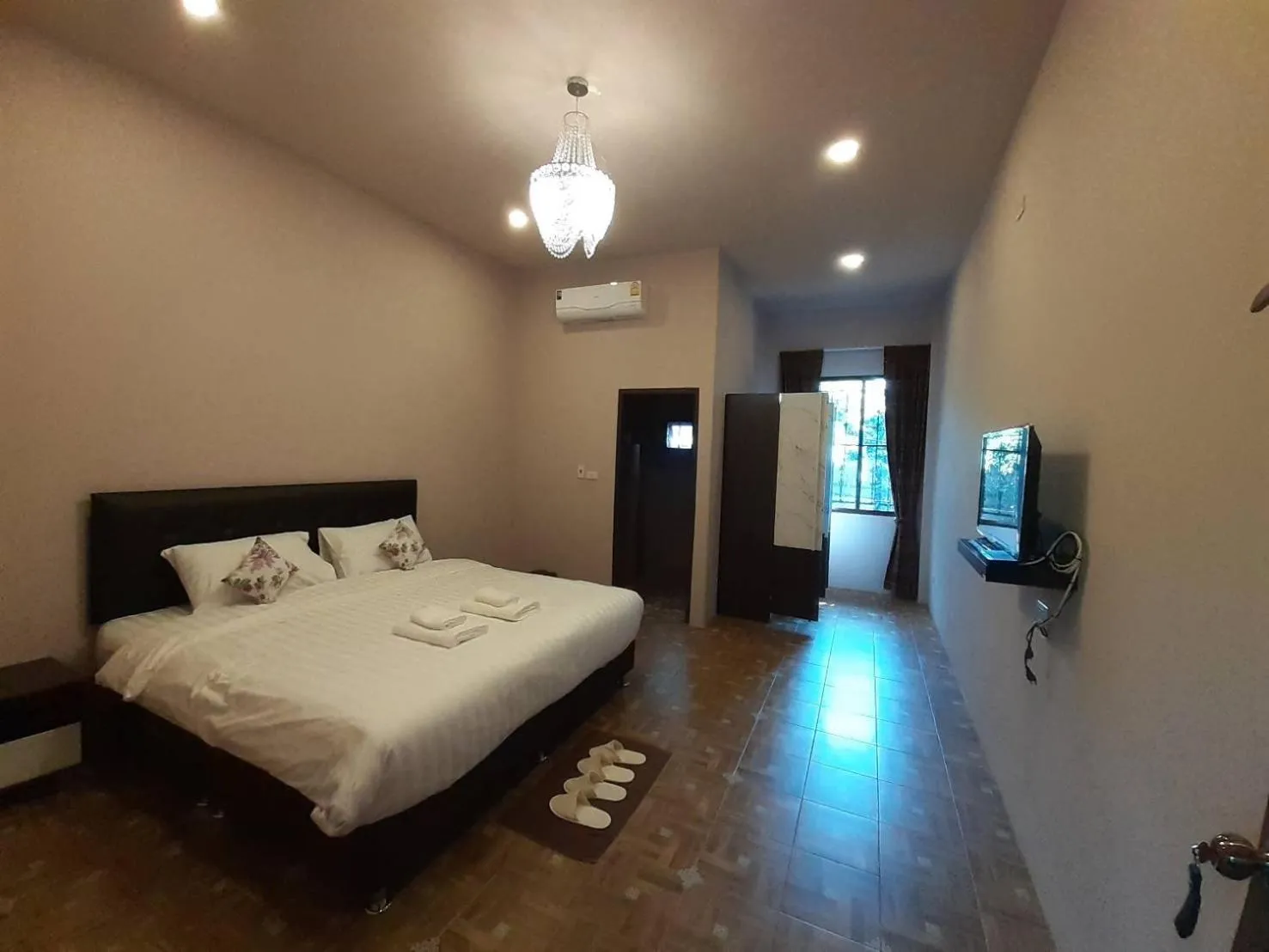 Bed in Thanburi resort