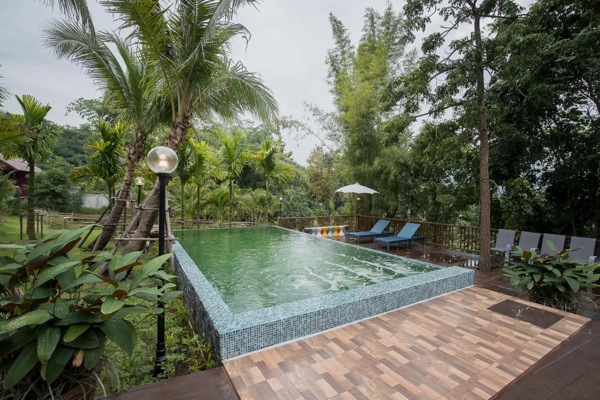Swimming pool in Thanburi resort