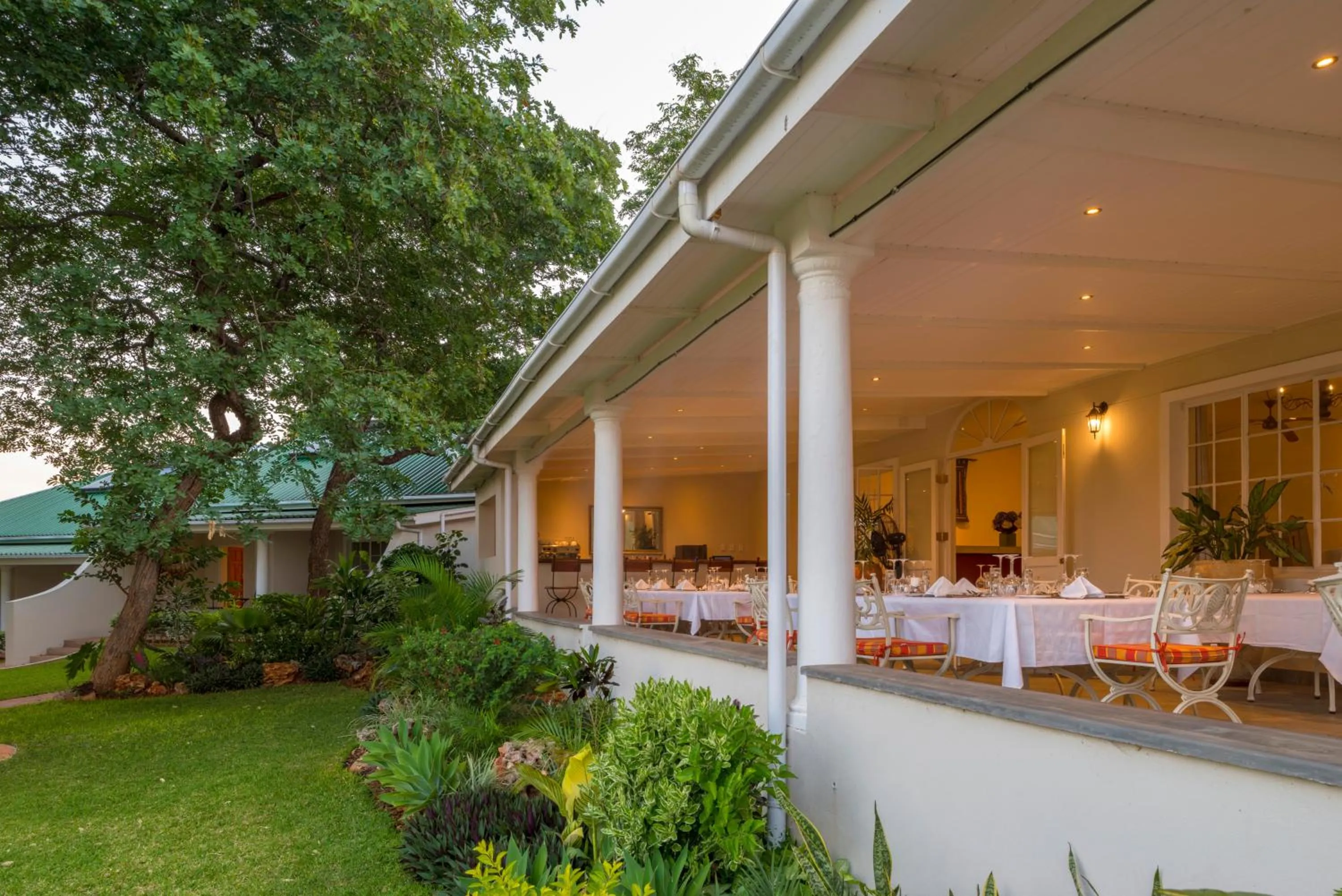 Restaurant/places to eat in Batonka Guest Lodge