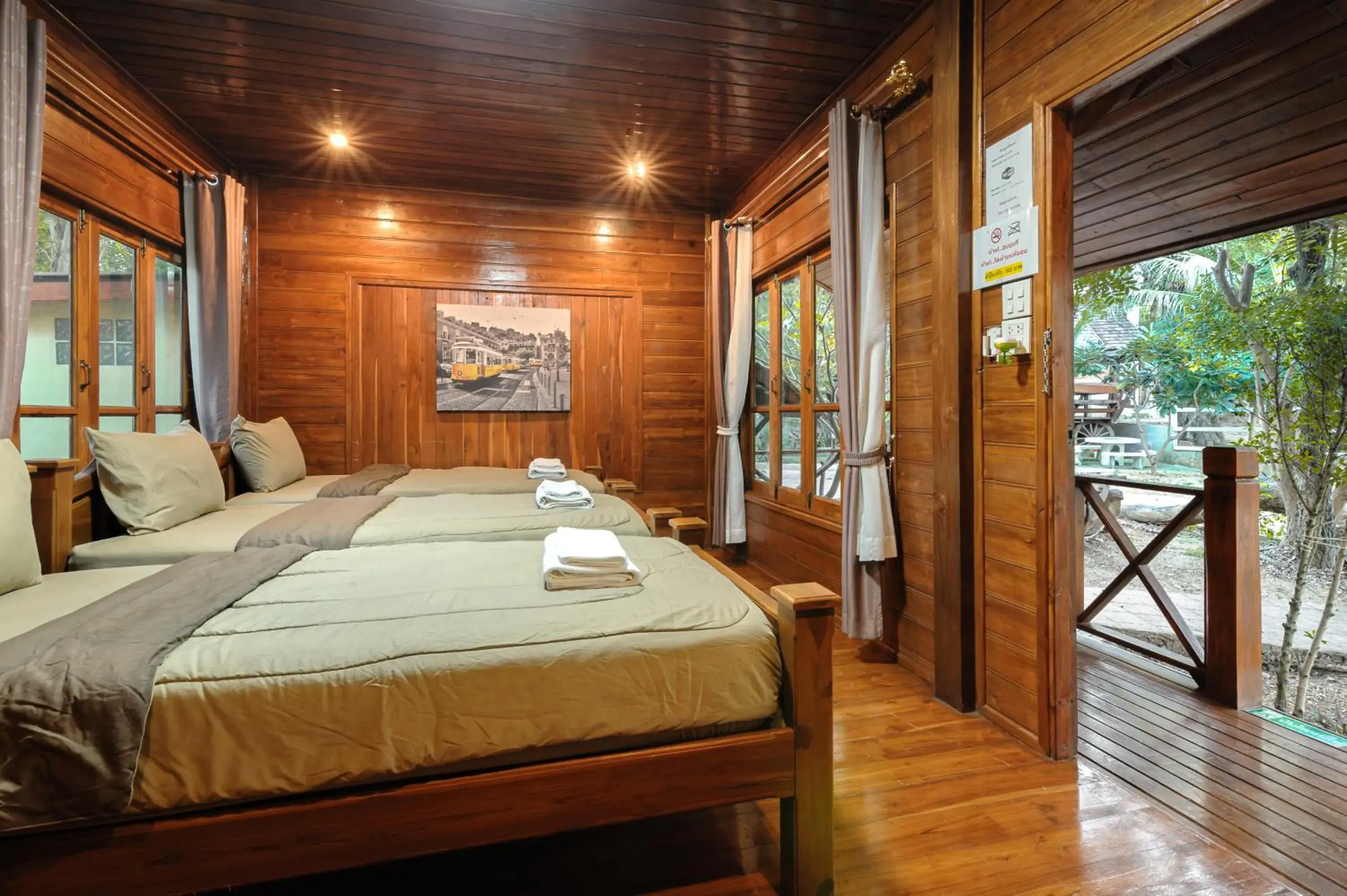 Standard Triple Room in Denchai City Resort เด่นชัยซิตี้ รีสอร์ท Standard Triple Room in Denchai City Resort เด่นชัยซิตี้ รีสอร์ท