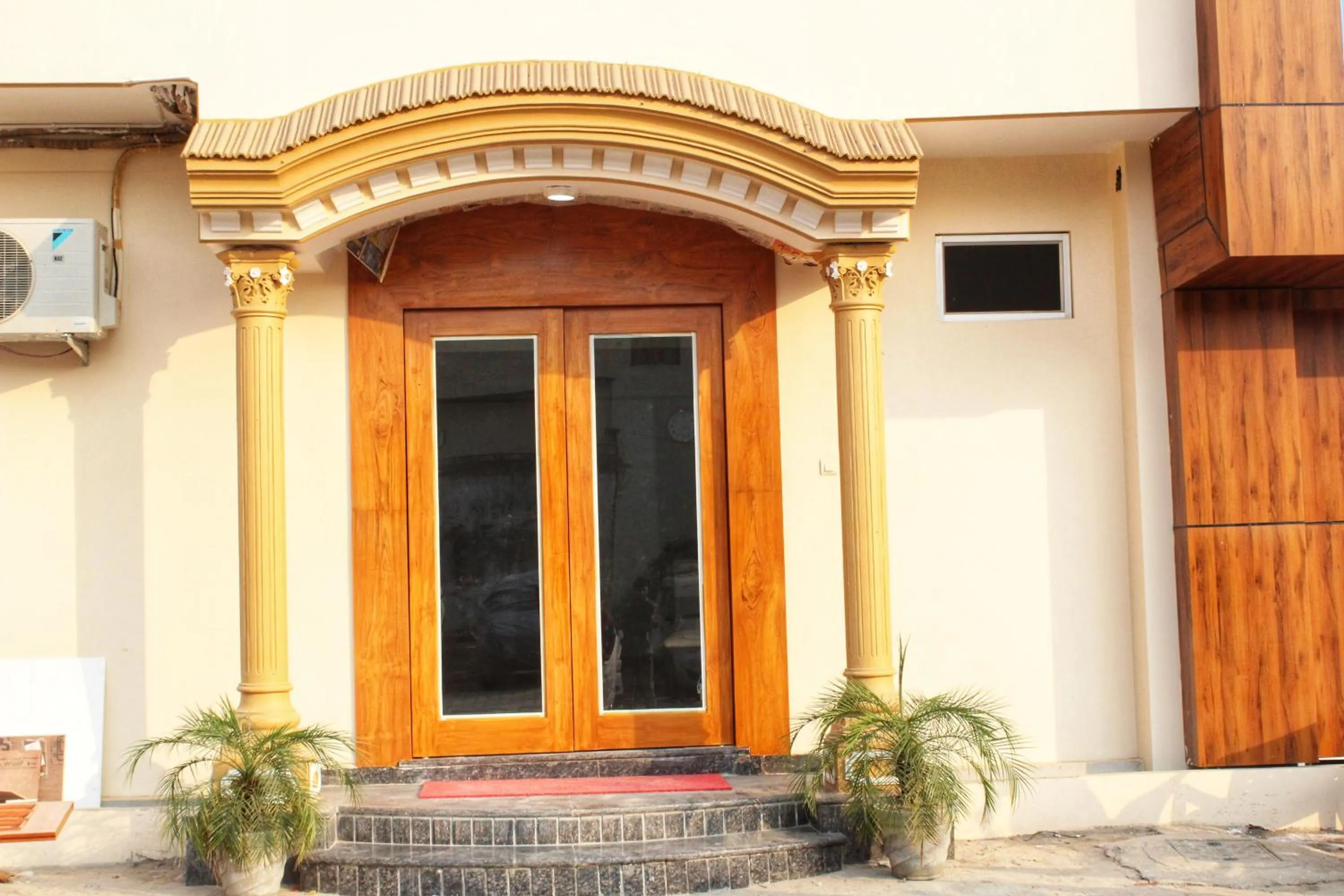 Facade/entrance in Vandana Residency