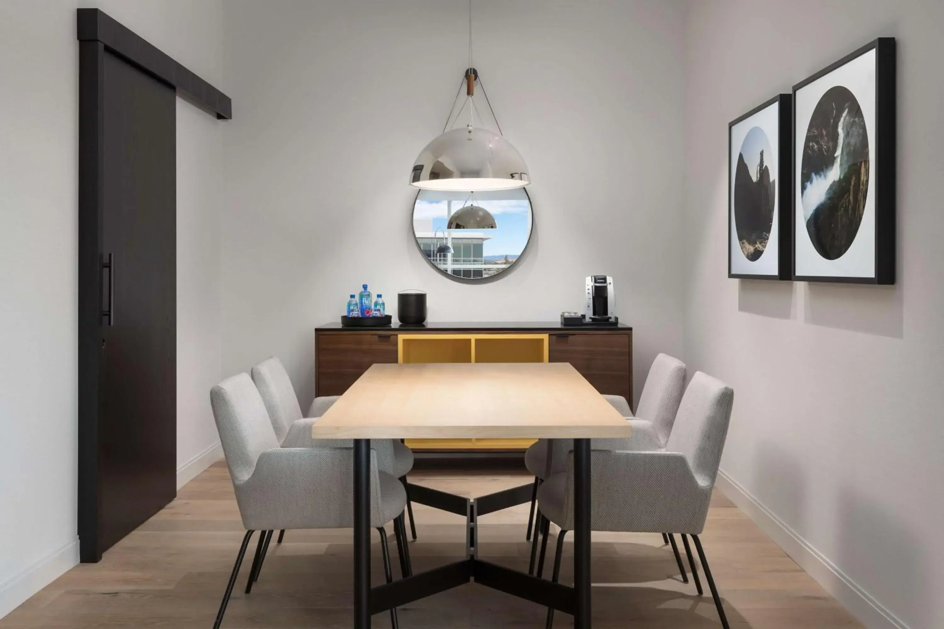 Photo of the whole room in Hyatt Centric Mountain View Photo of the whole room in Hyatt Centric Mountain View