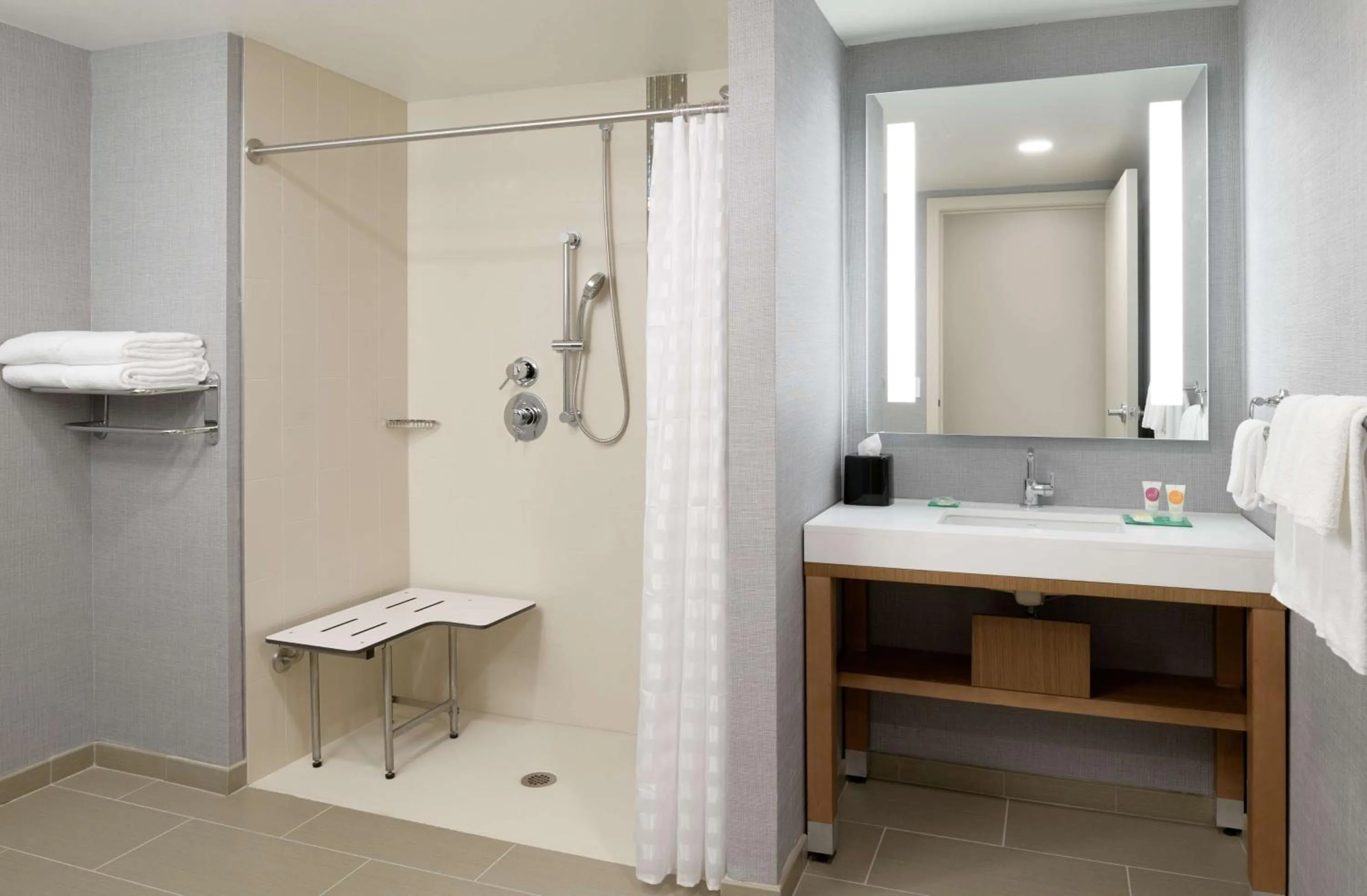 Photo of the whole room in Hyatt Place Pasadena