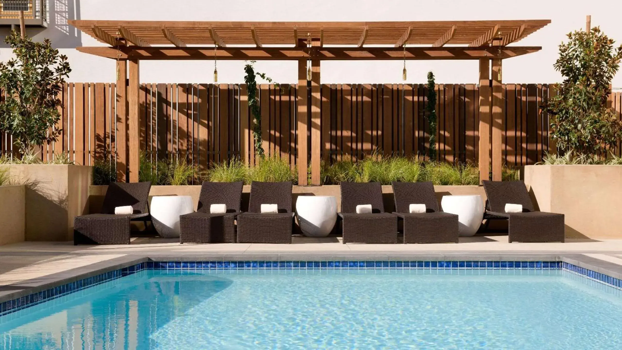 Swimming pool in Hyatt Place Pasadena Swimming pool in Hyatt Place Pasadena