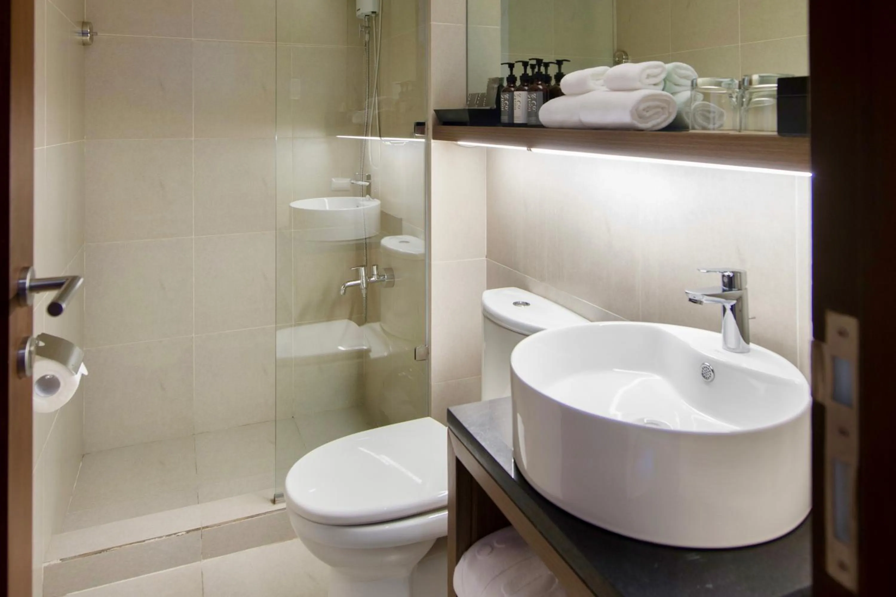 Shower in The Sphere Serviced Residences Managed by HII