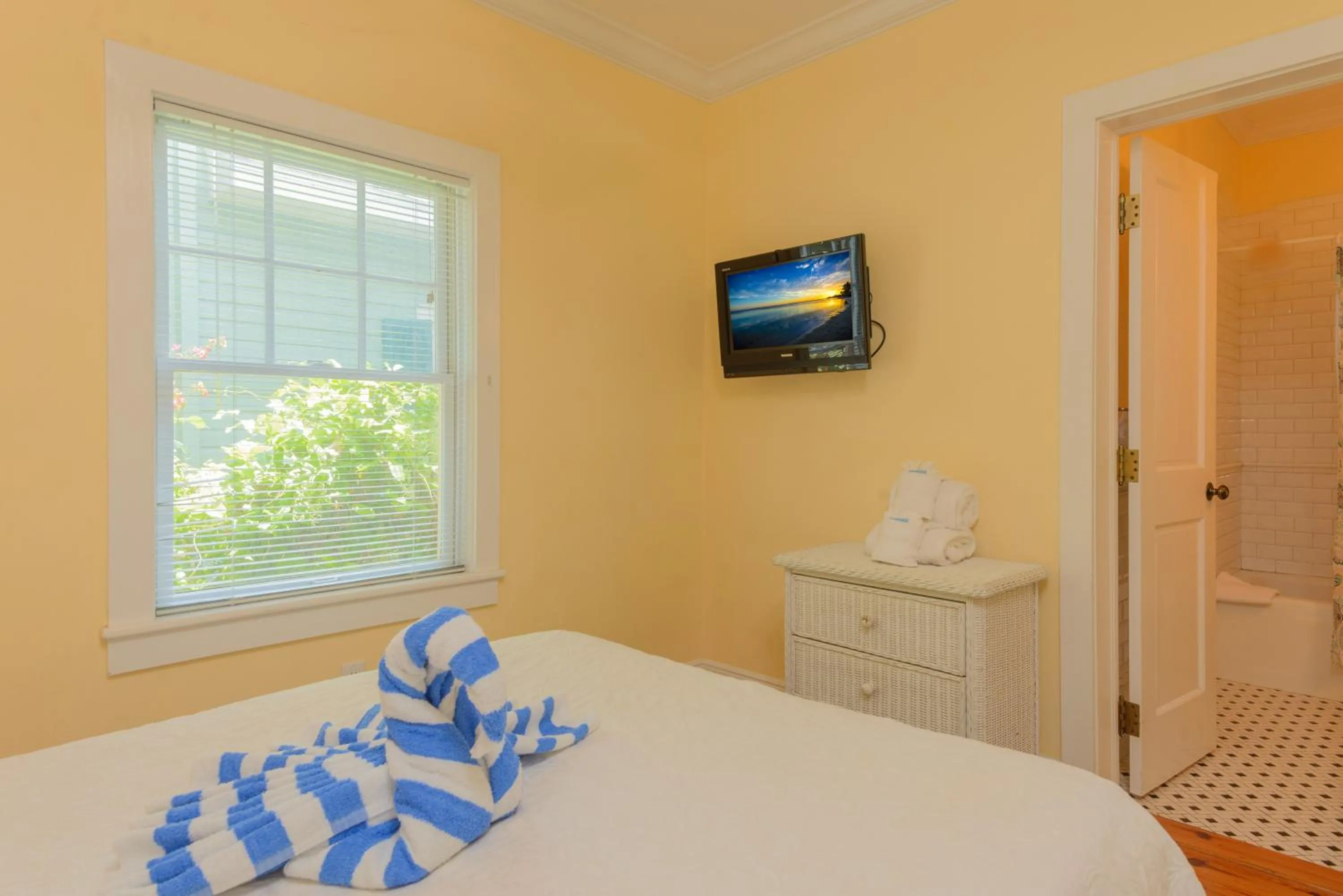Bathroom, Bed in Key West Villas