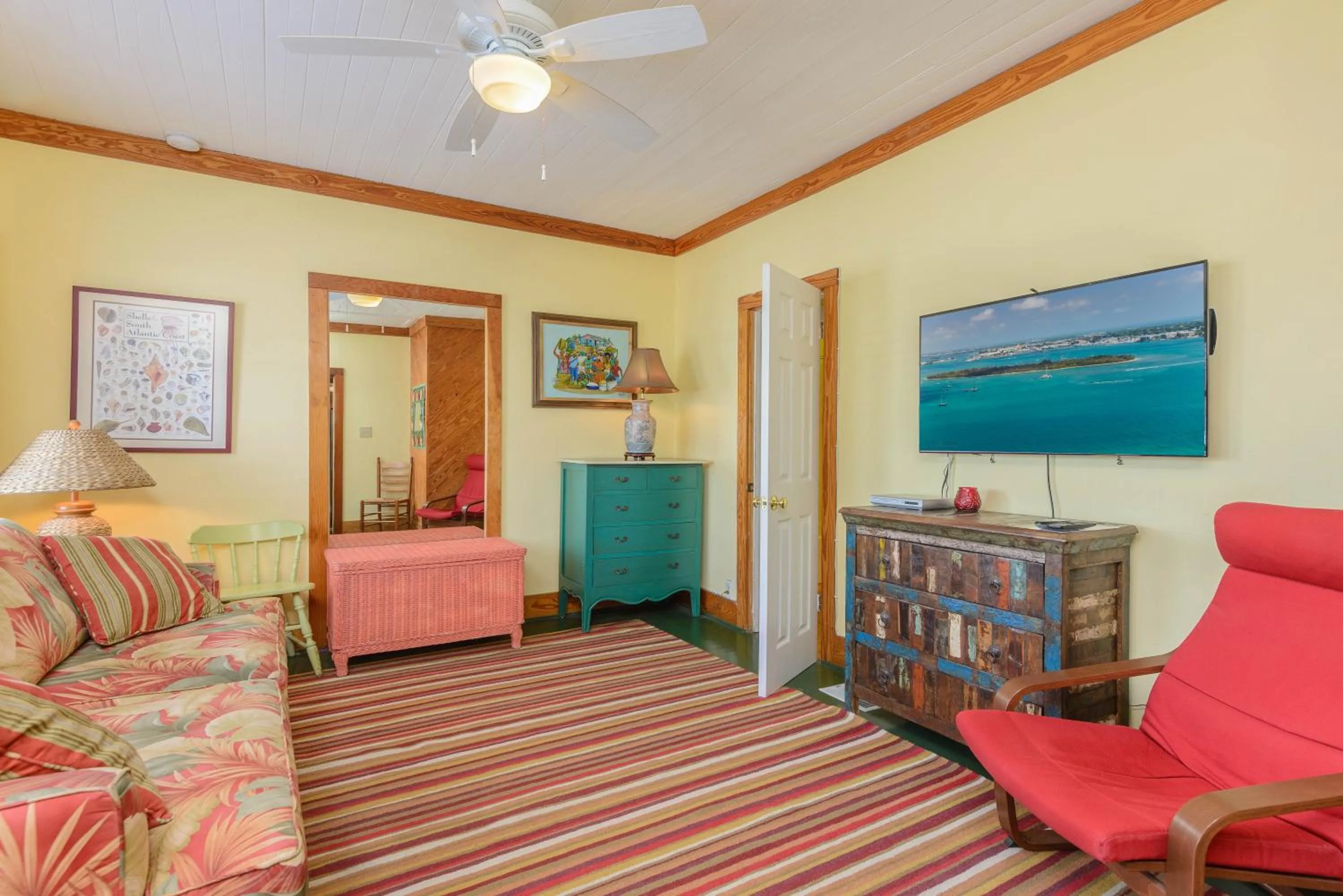 Living room, Bed in Key West Villas