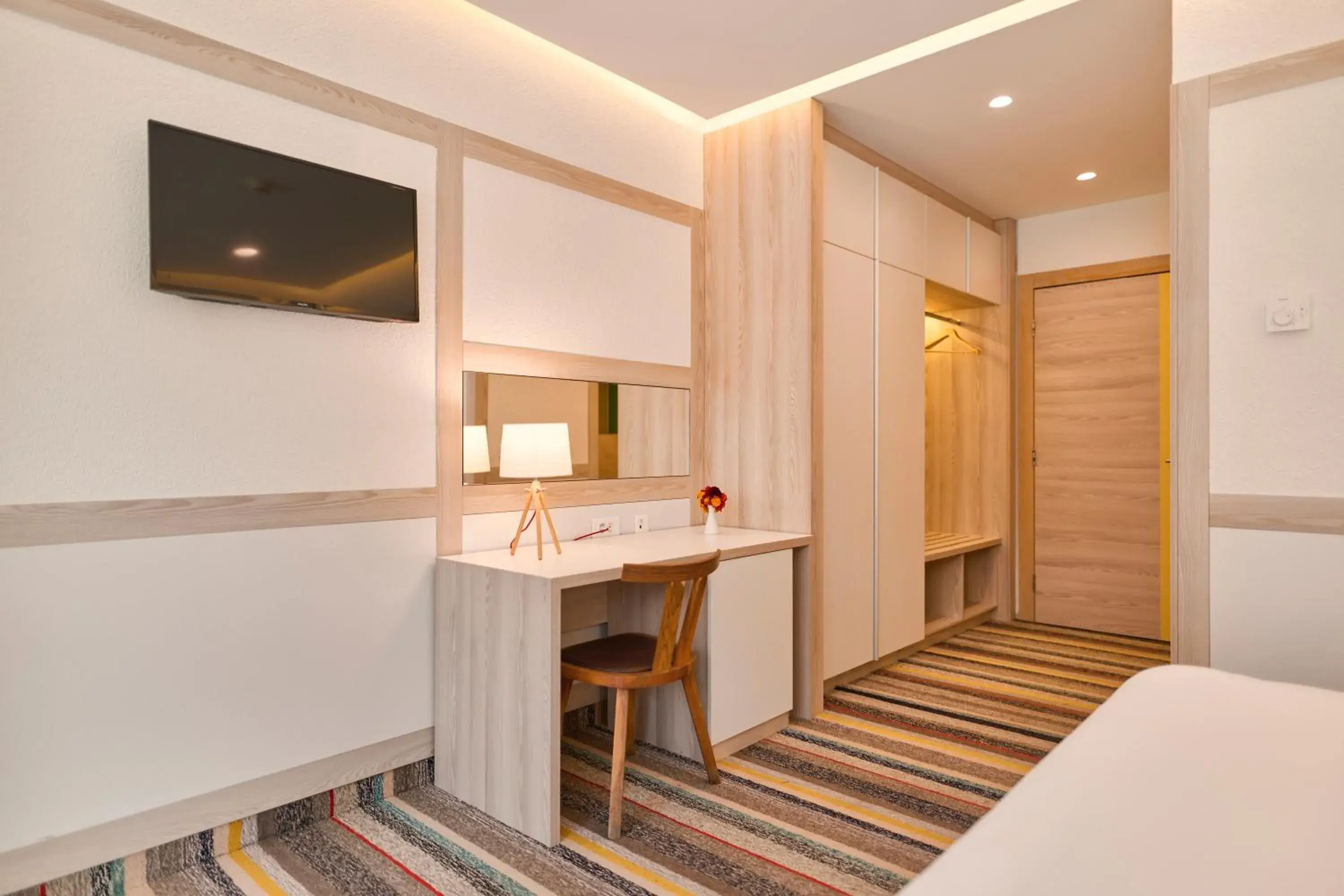 Living room, Bed in Hotel Han Bjelašnica Living room, Bed in Hotel Han Bjelašnica