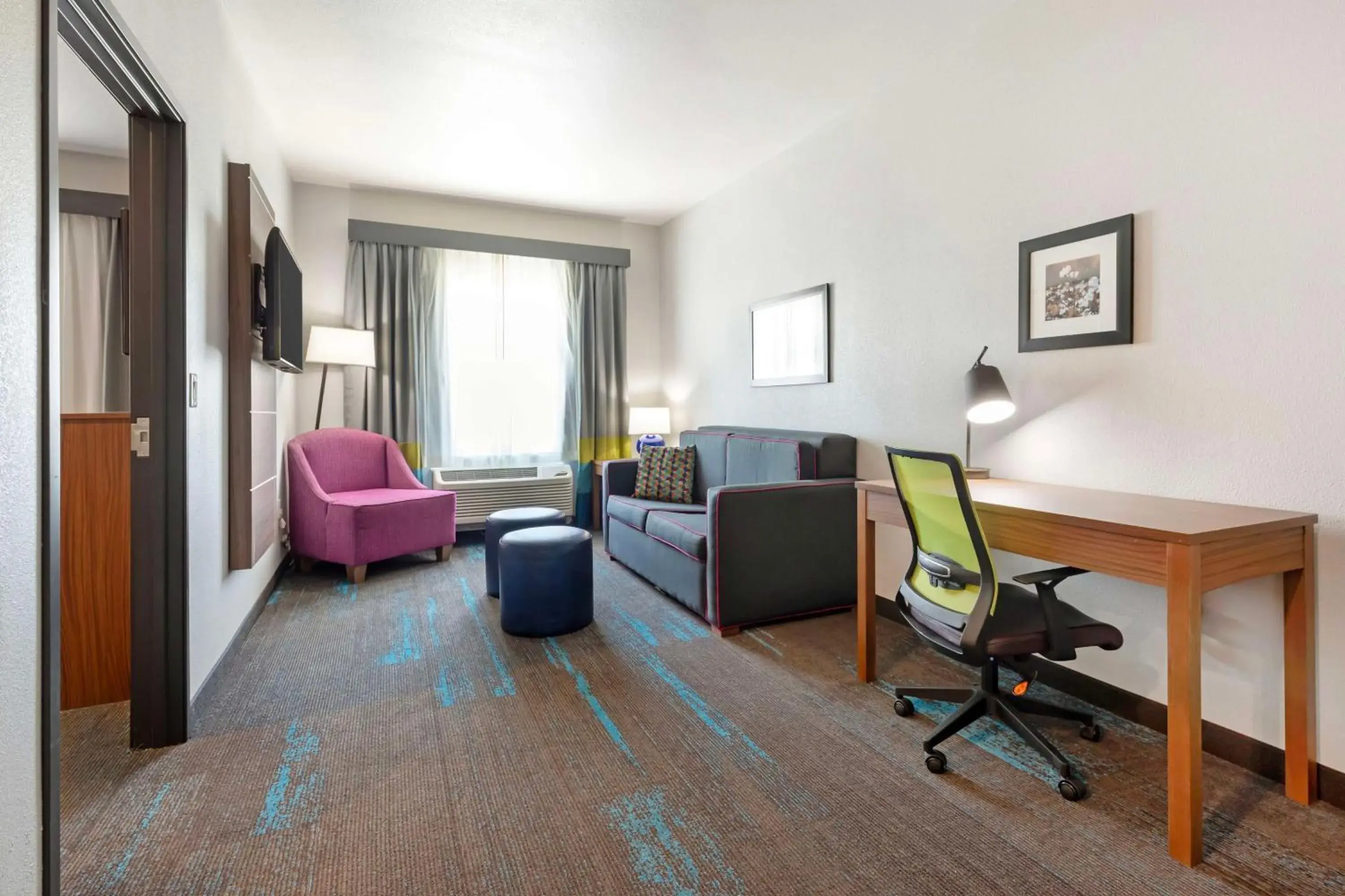 Photo of the whole room, Bed in Best Western Plus Medical Center Photo of the whole room, Bed in Best Western Plus Medical Center