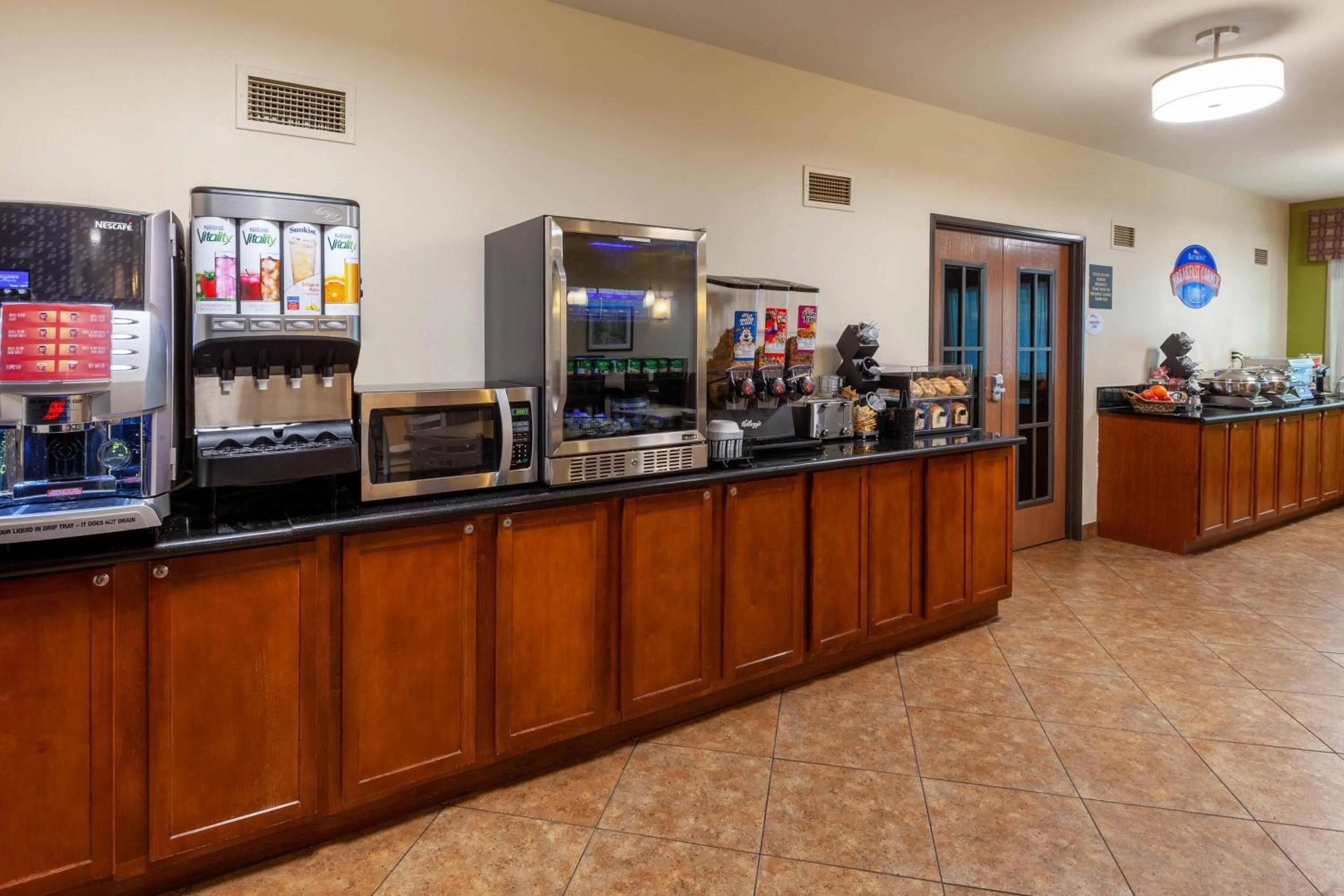 Restaurant/places to eat in Baymont by Wyndham Beulah