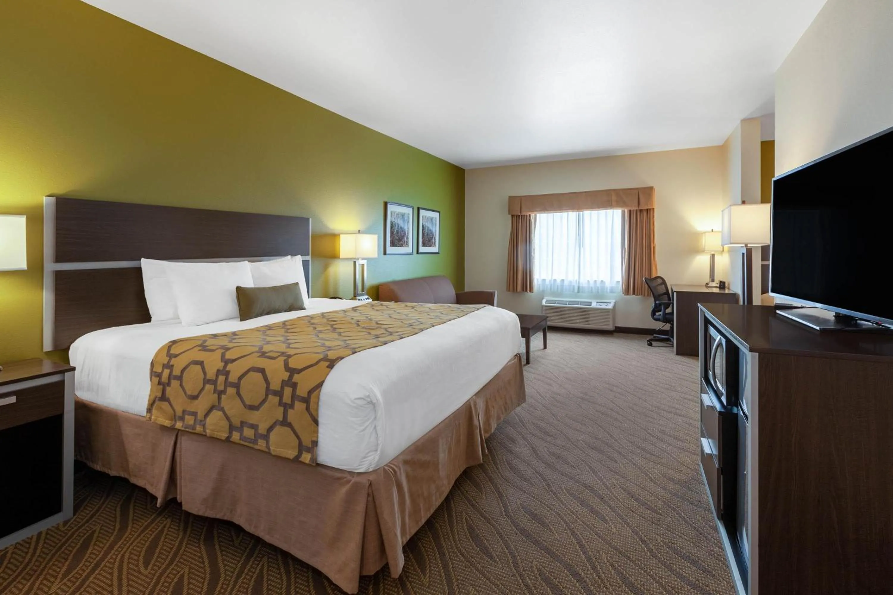 Photo of the whole room, Bed in Baymont by Wyndham Beulah