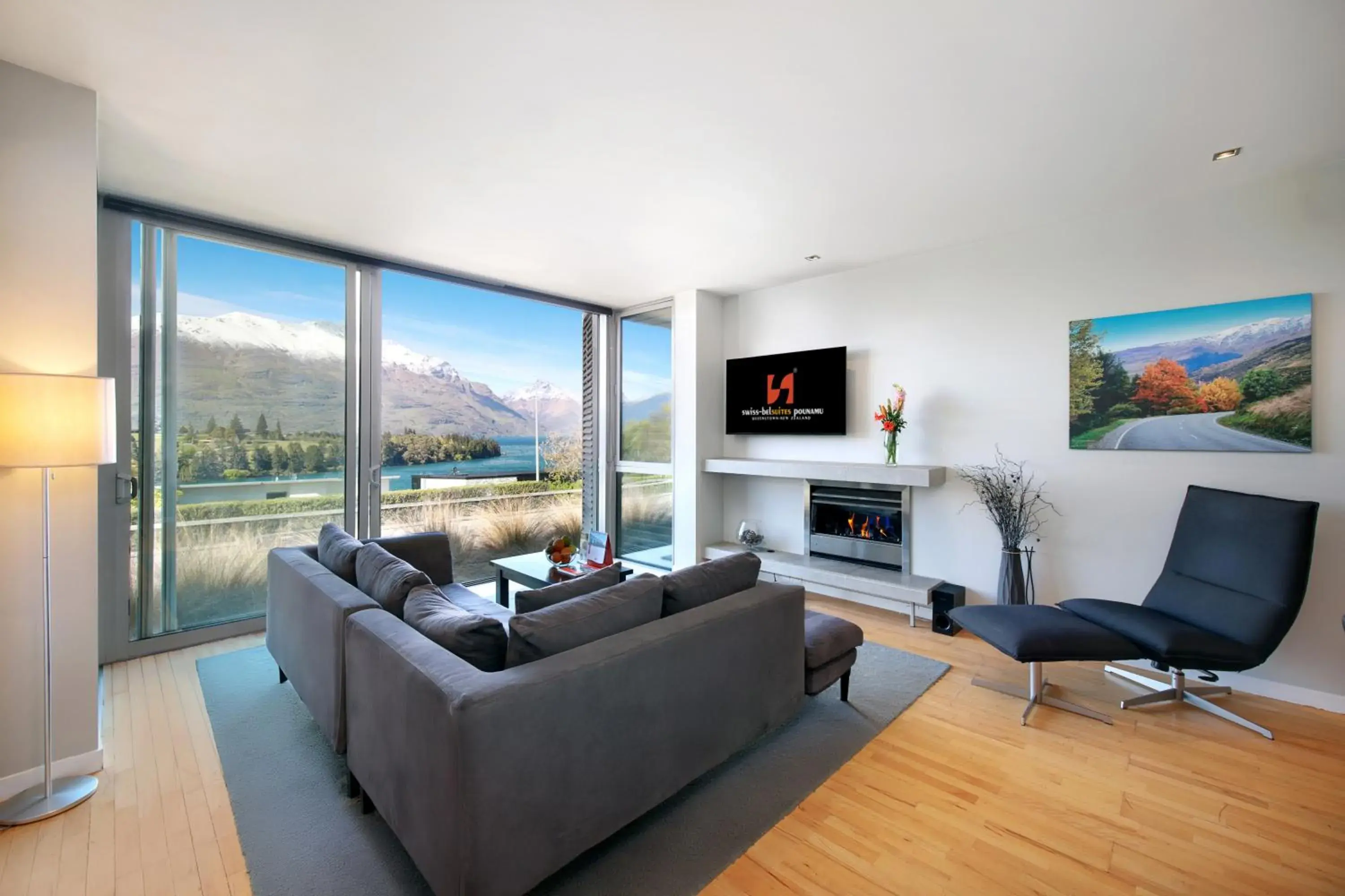 Living room in Swiss-Belsuites Pounamu Queenstown Living room in Swiss-Belsuites Pounamu Queenstown