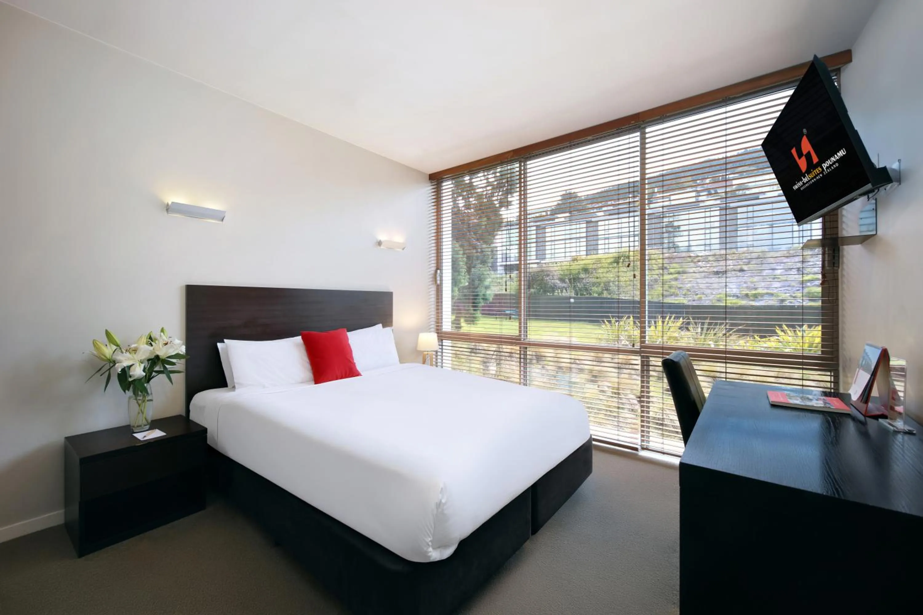 Bedroom, Bed in Swiss-Belsuites Pounamu Queenstown