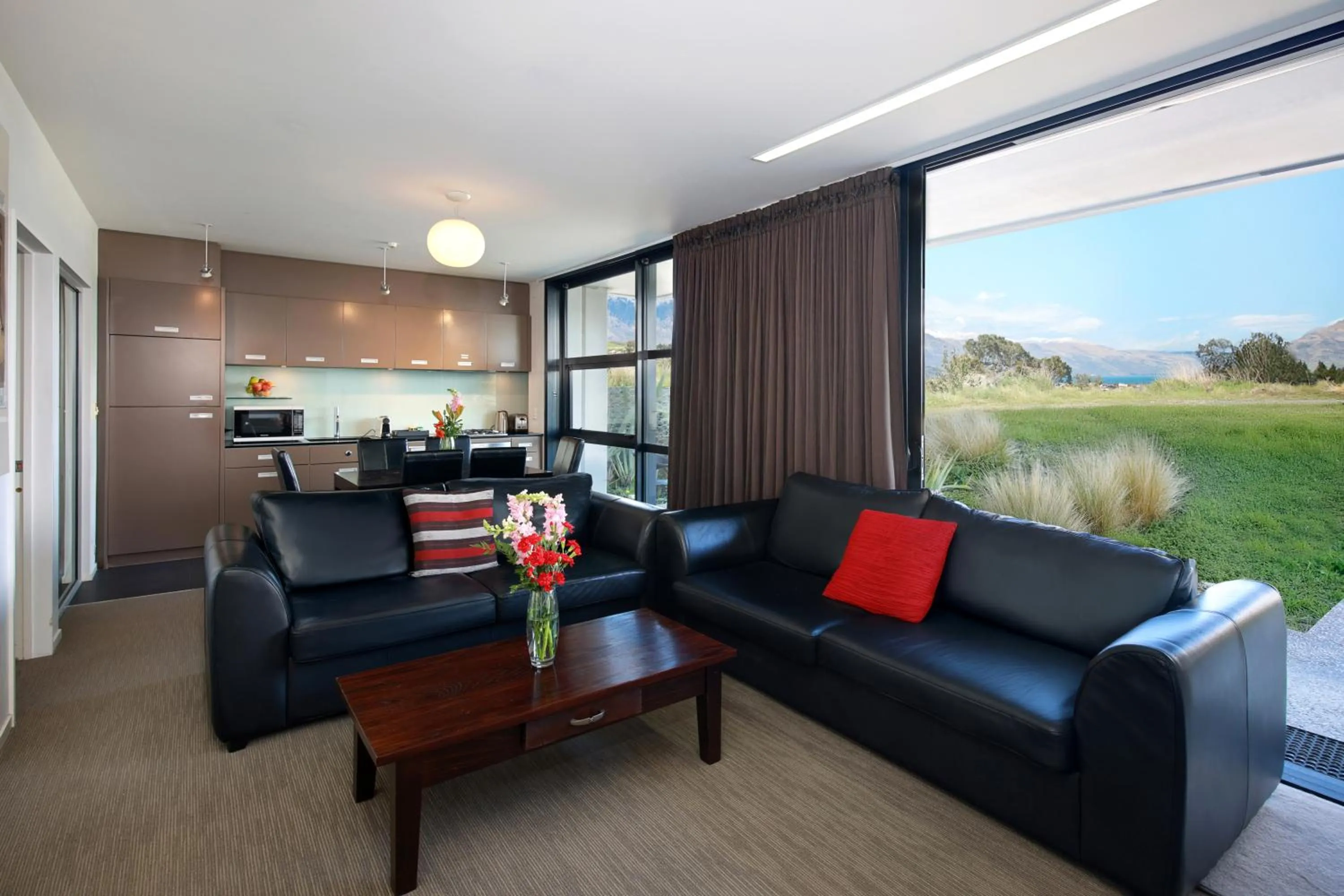 Living room in Swiss-Belsuites Pounamu Queenstown