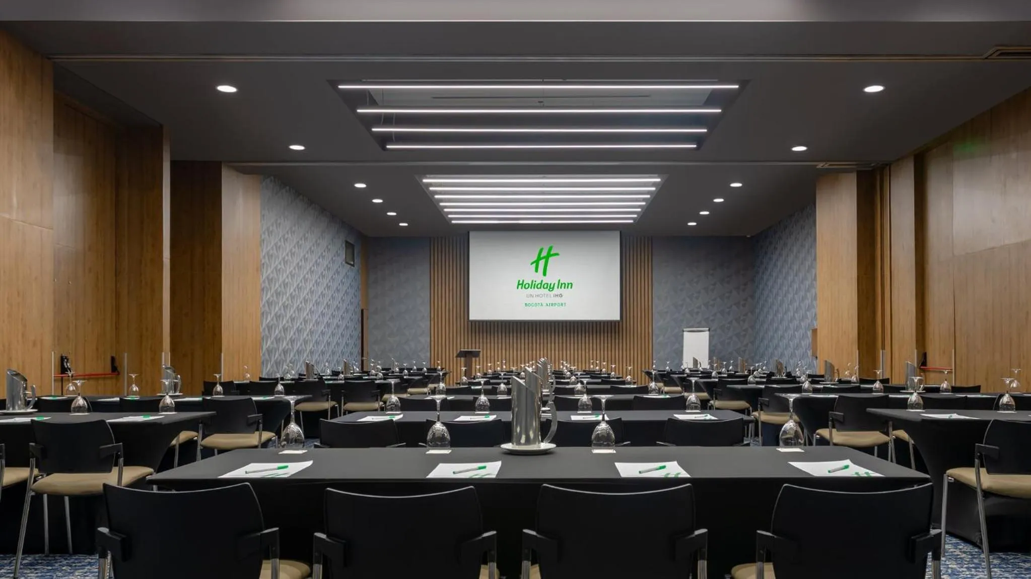 Meeting/conference room in Holiday Inn Bogota Airport by IHG