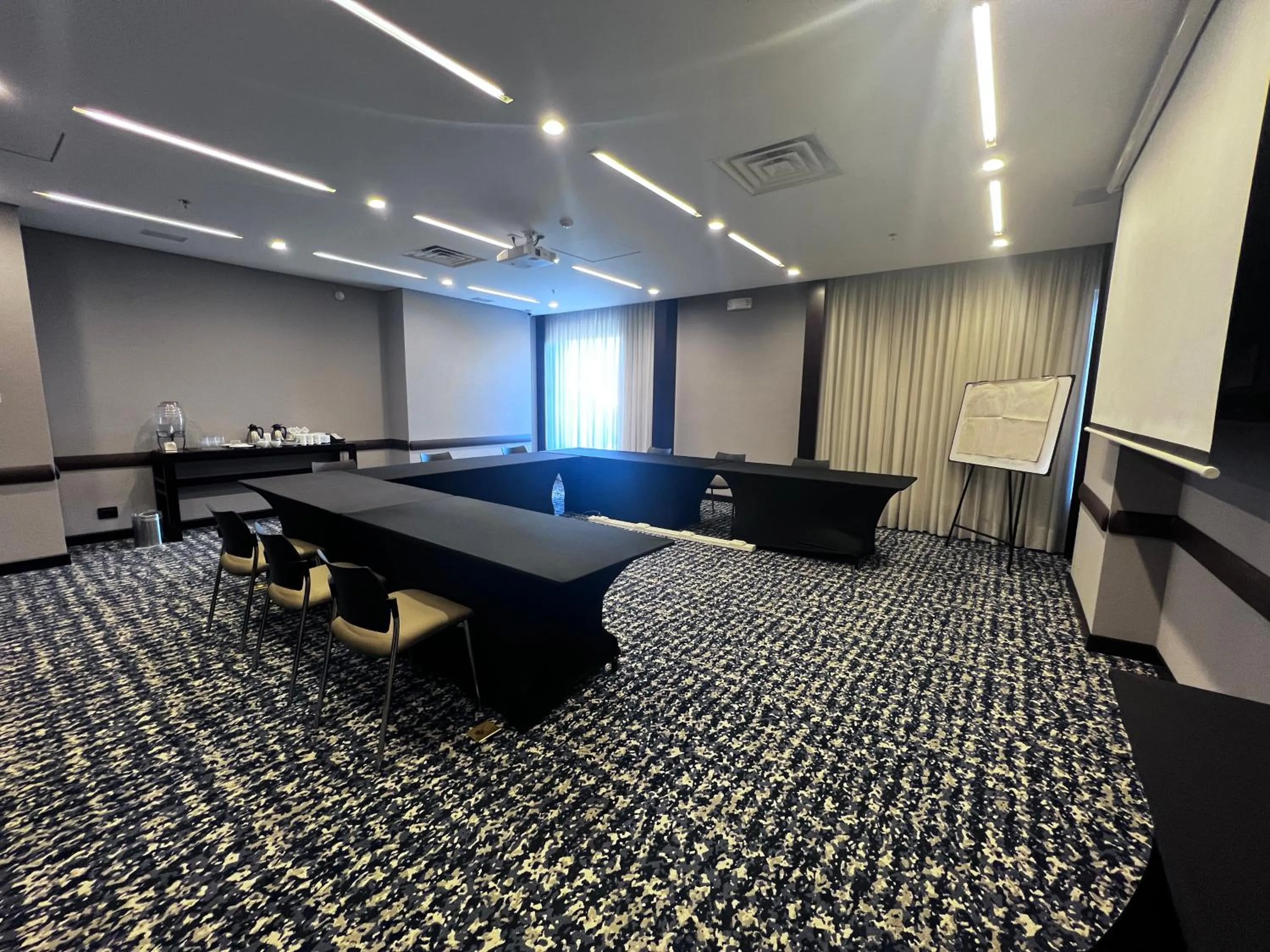 Meeting/conference room in Holiday Inn Bogota Airport by IHG
