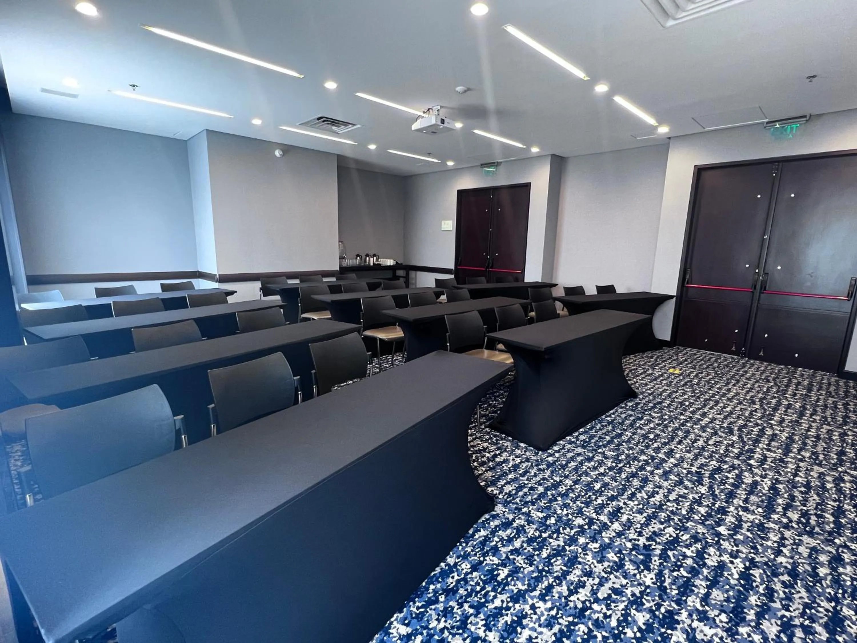 Meeting/conference room in Holiday Inn Bogota Airport by IHG