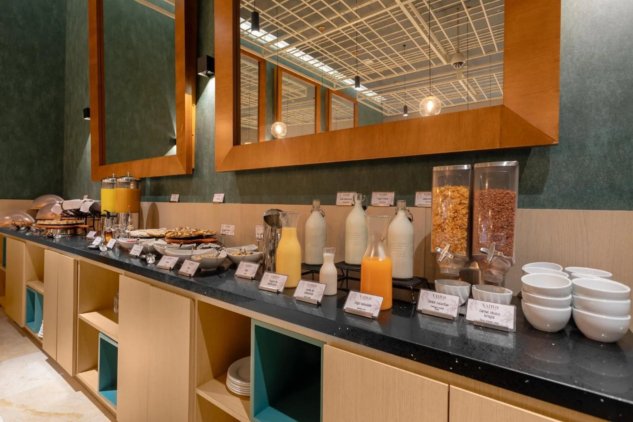 Restaurant/places to eat in Holiday Inn Bogota Airport by IHG