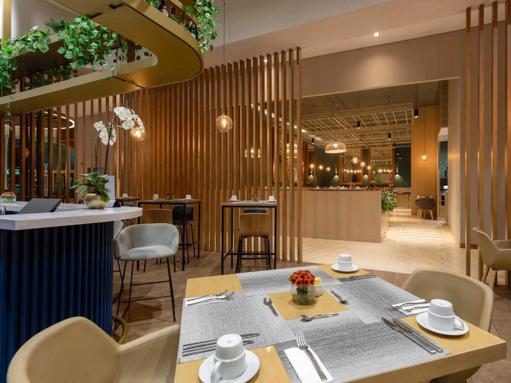 Lounge or bar in Holiday Inn Bogota Airport by IHG