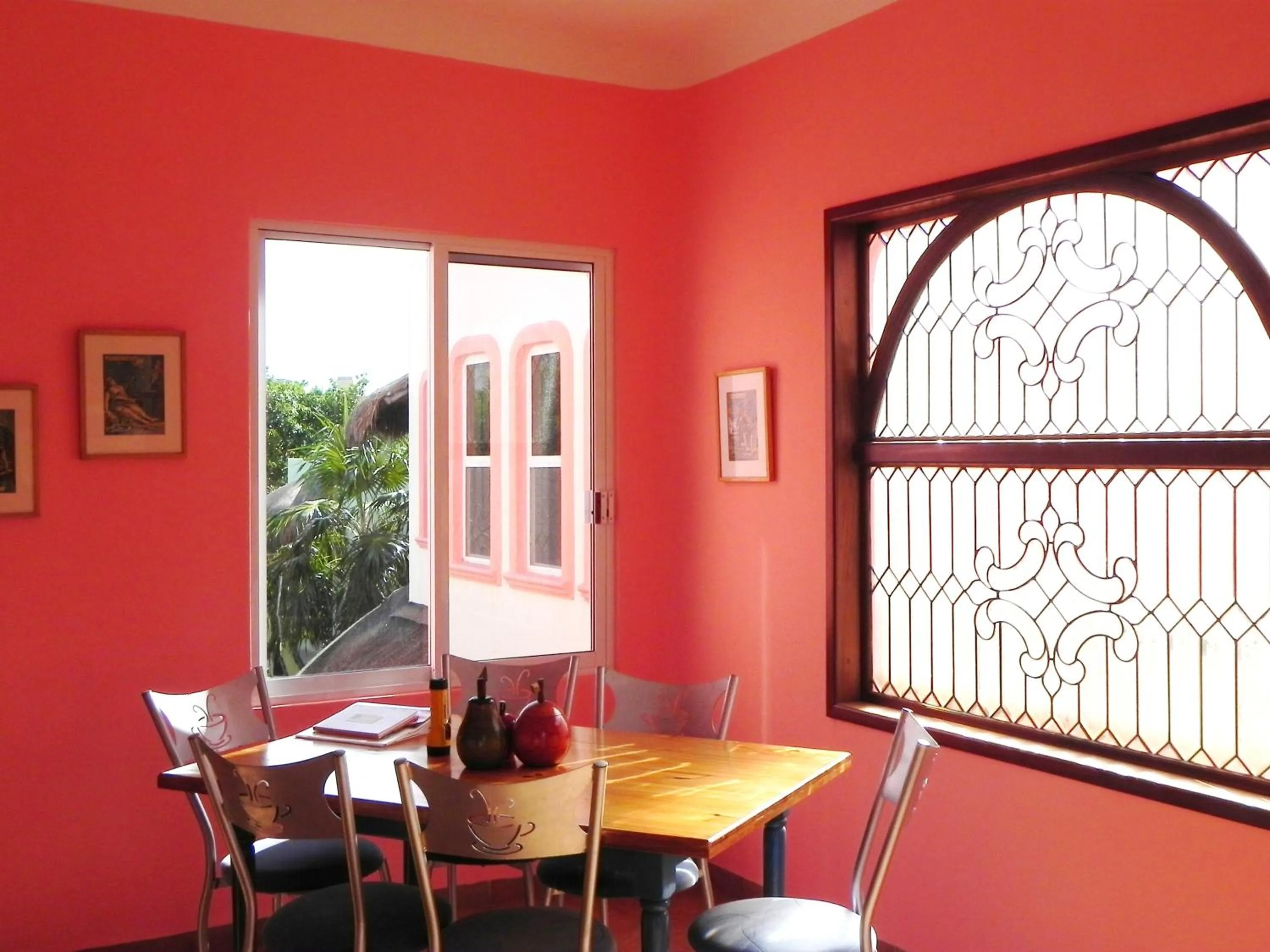 Dining area in Casa Gatos