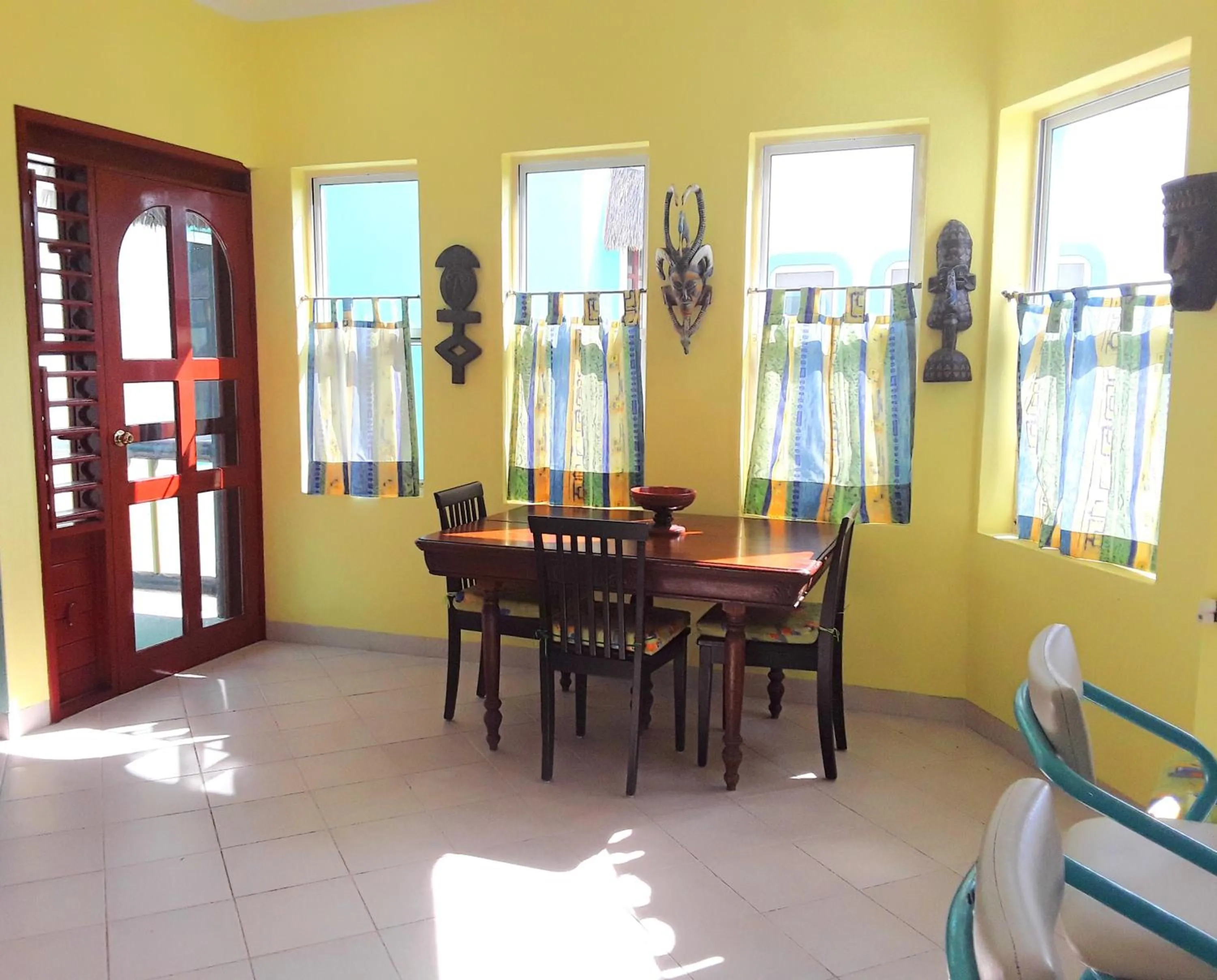 Dining area in Casa Gatos