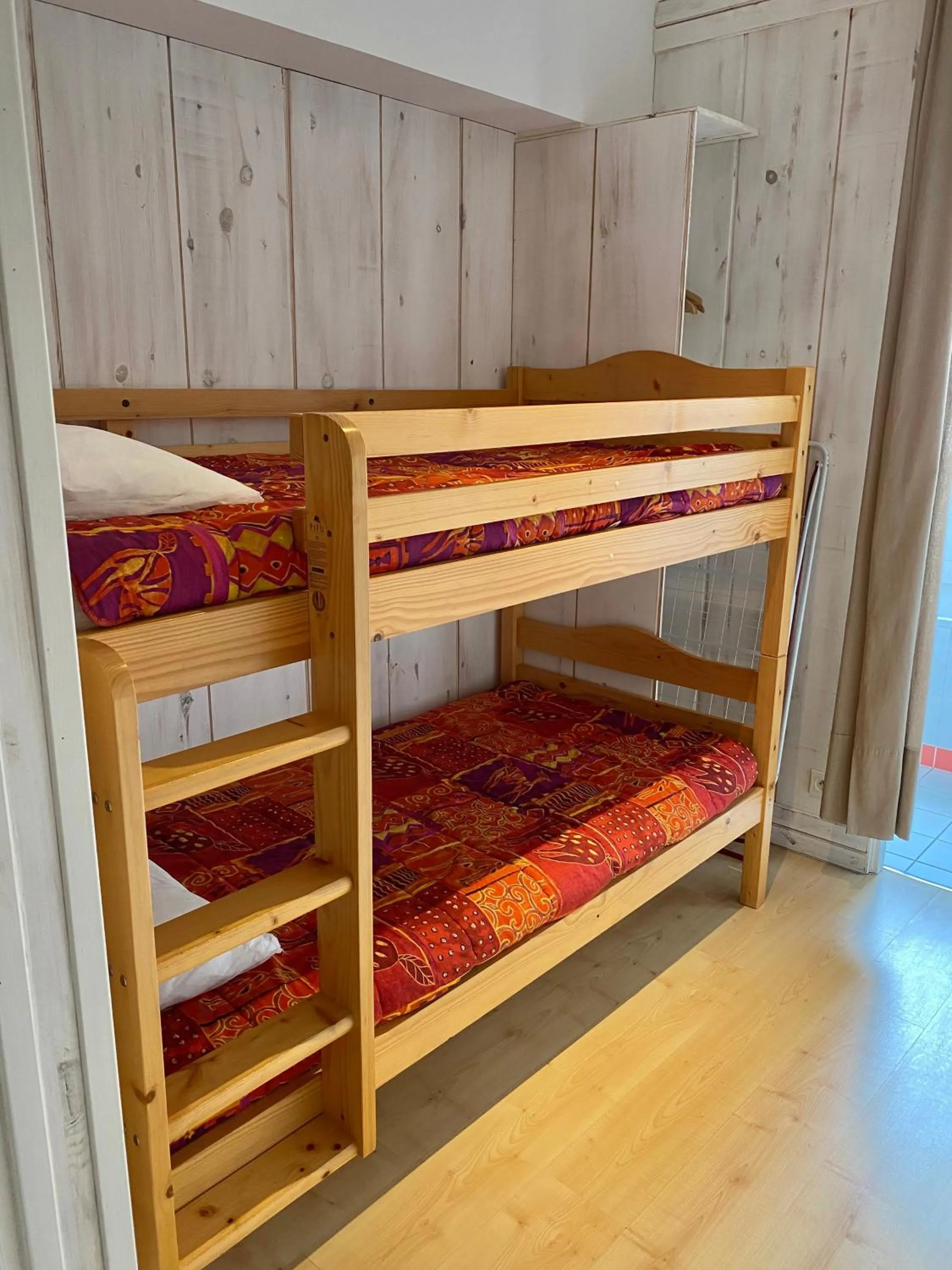 bunk bed, Bed in Tilleul Plaza Résidence