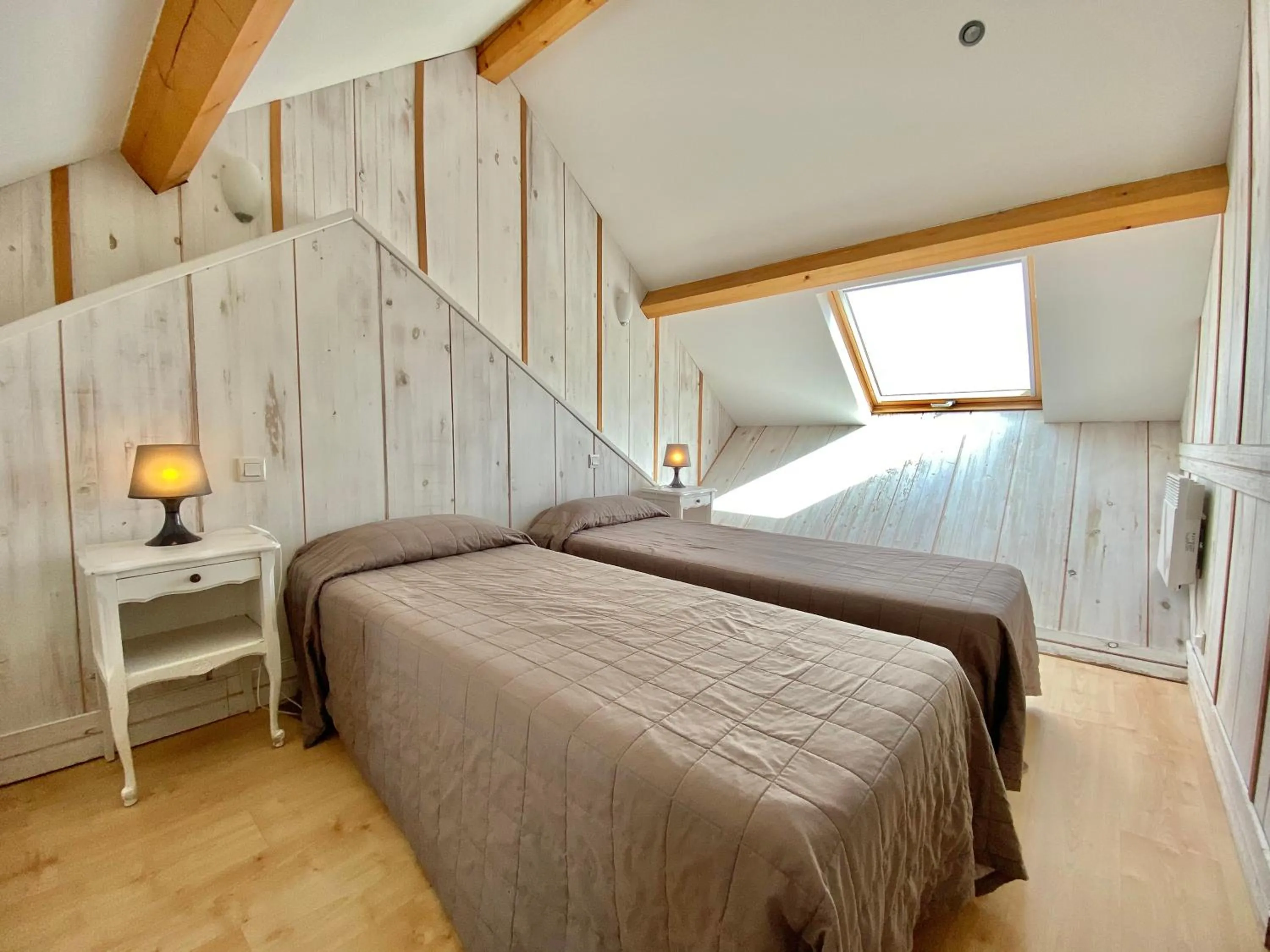 Photo of the whole room, Bed in Tilleul Plaza Résidence