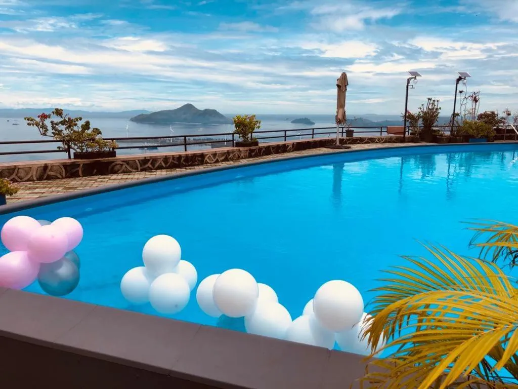 Pool view in Blue Hill