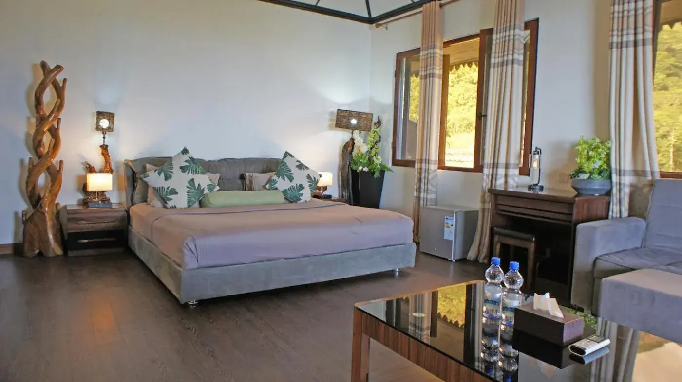 Deluxe Double Room with Balcony and Sea View in Blue Hill Deluxe Double Room with Balcony and Sea View in Blue Hill