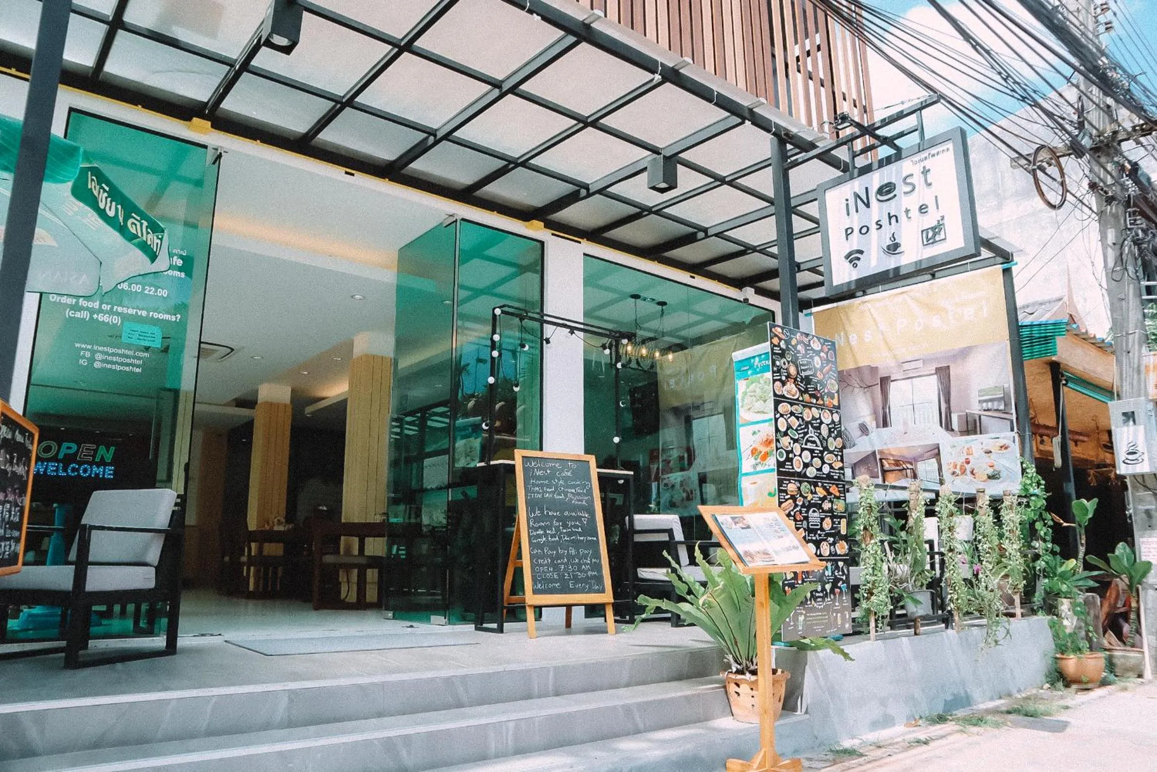 Facade/entrance in iNest Poshtel